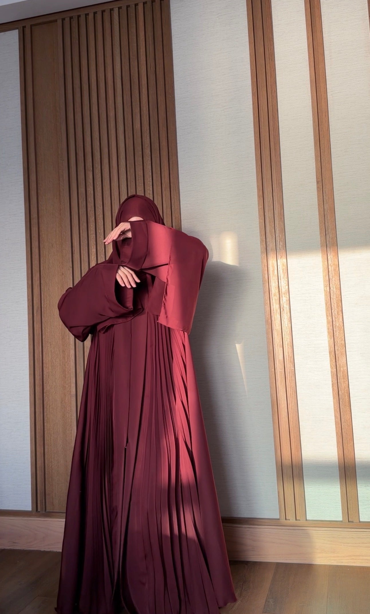 Maroon pleat abayah