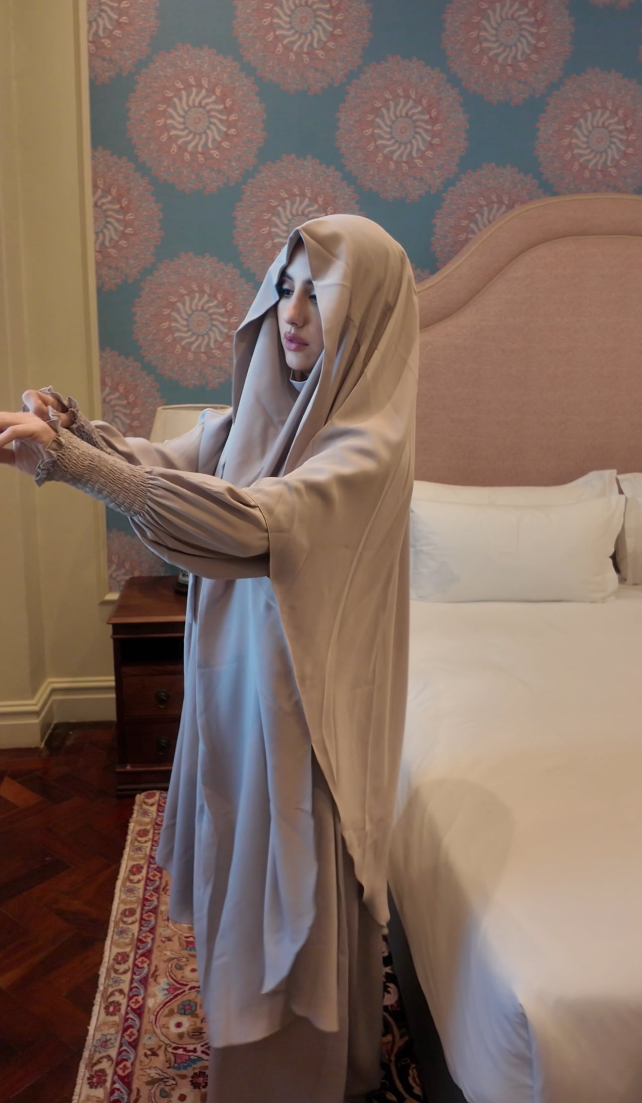 Beige Nada fabric Jilbab with long sleeve inner