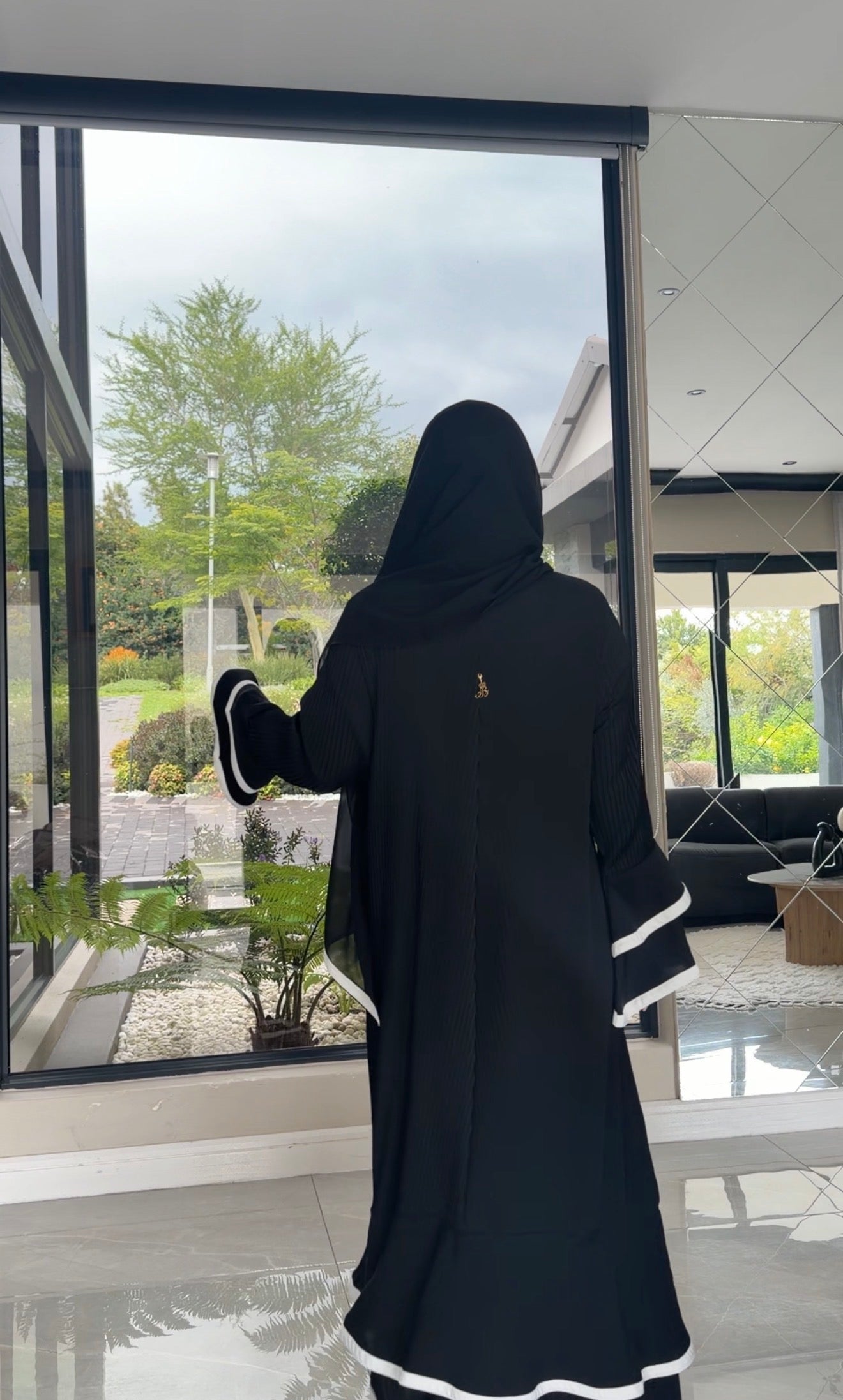 Black with white pleat abayah