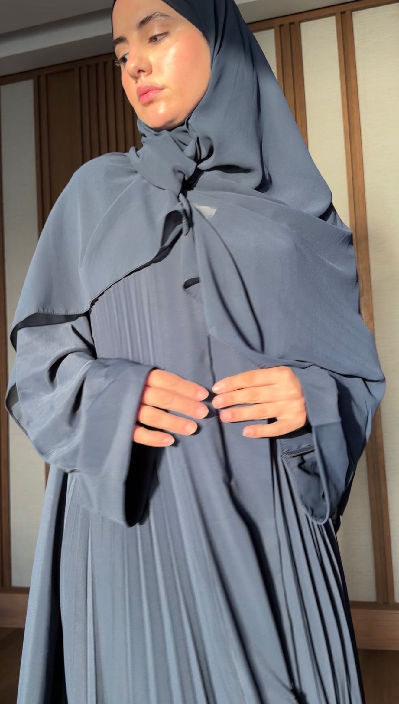 Navy pleat abayah