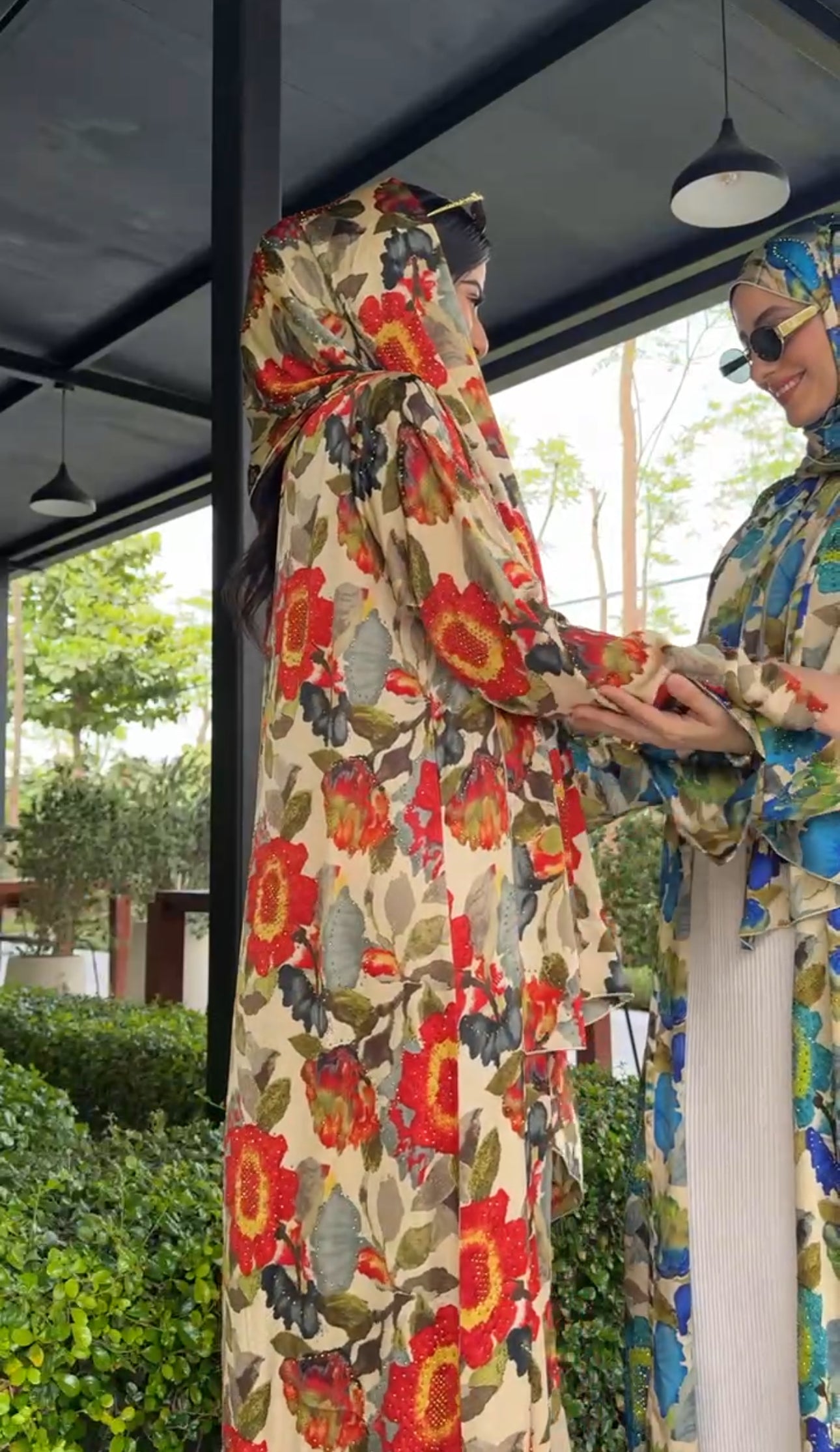 Red 🌹 floral Abayah with matching scarf