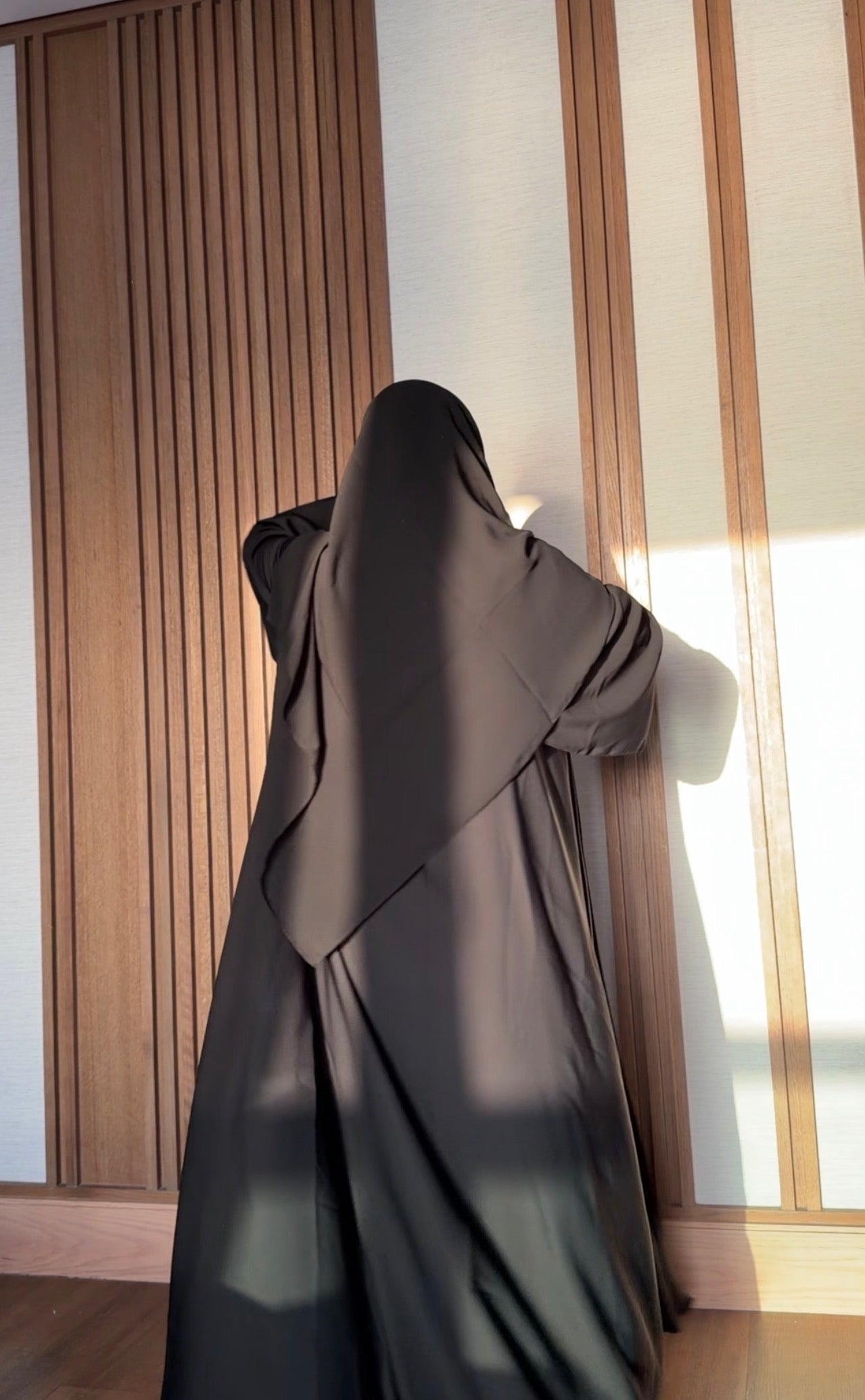 Black pleat abayah