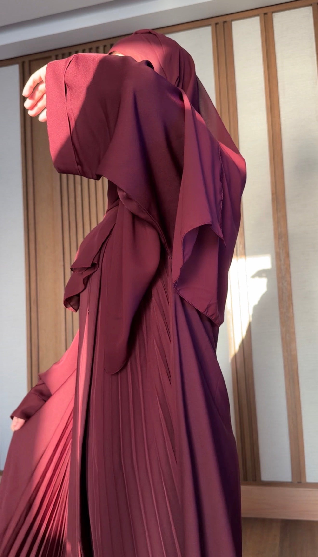 Maroon pleat abayah