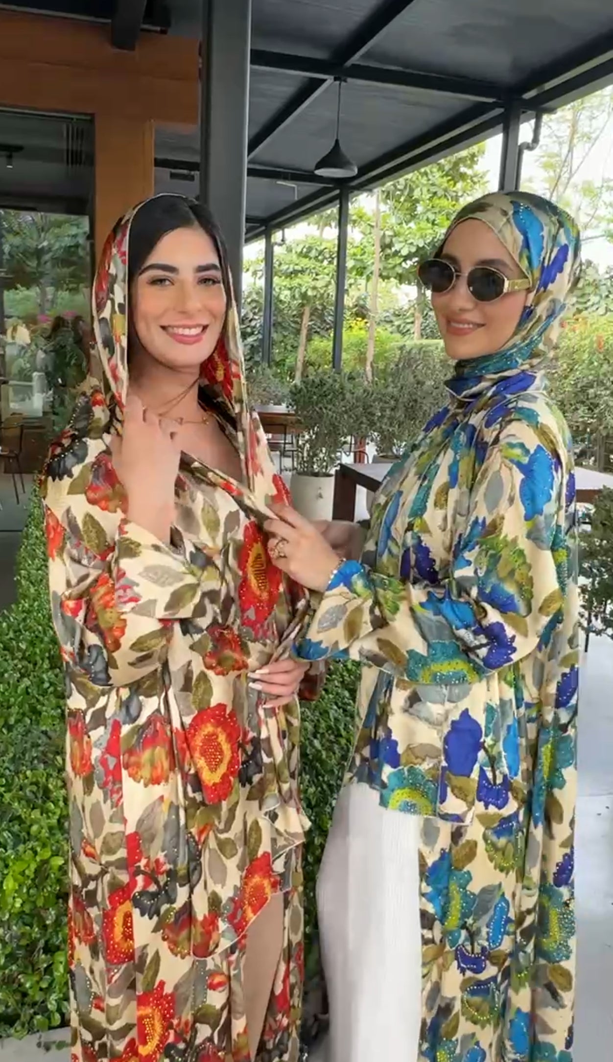 Red 🌹 floral Abayah with matching scarf