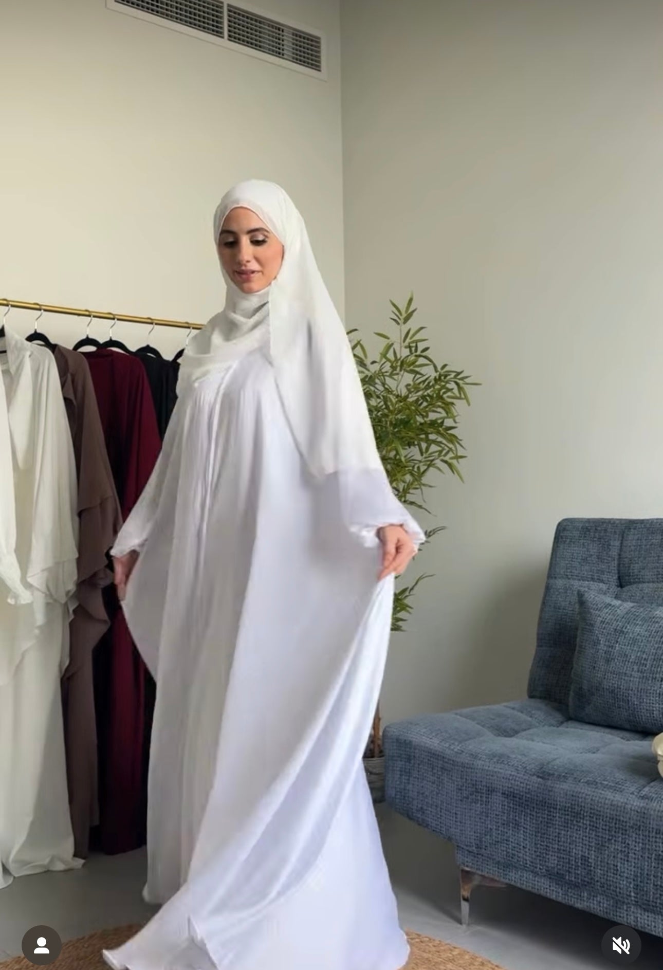 White flow abayah with hijab for umrah or haj