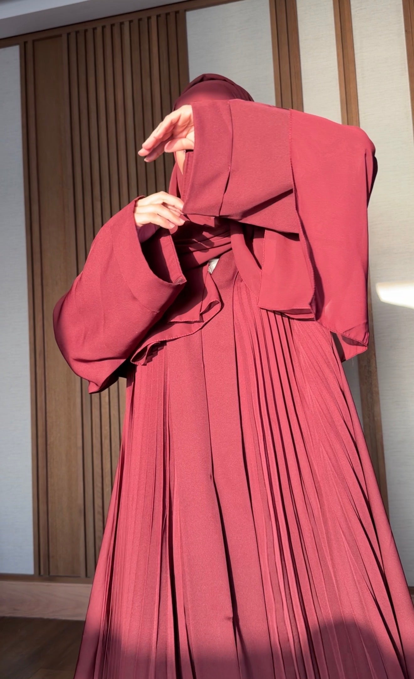 Maroon pleat abayah