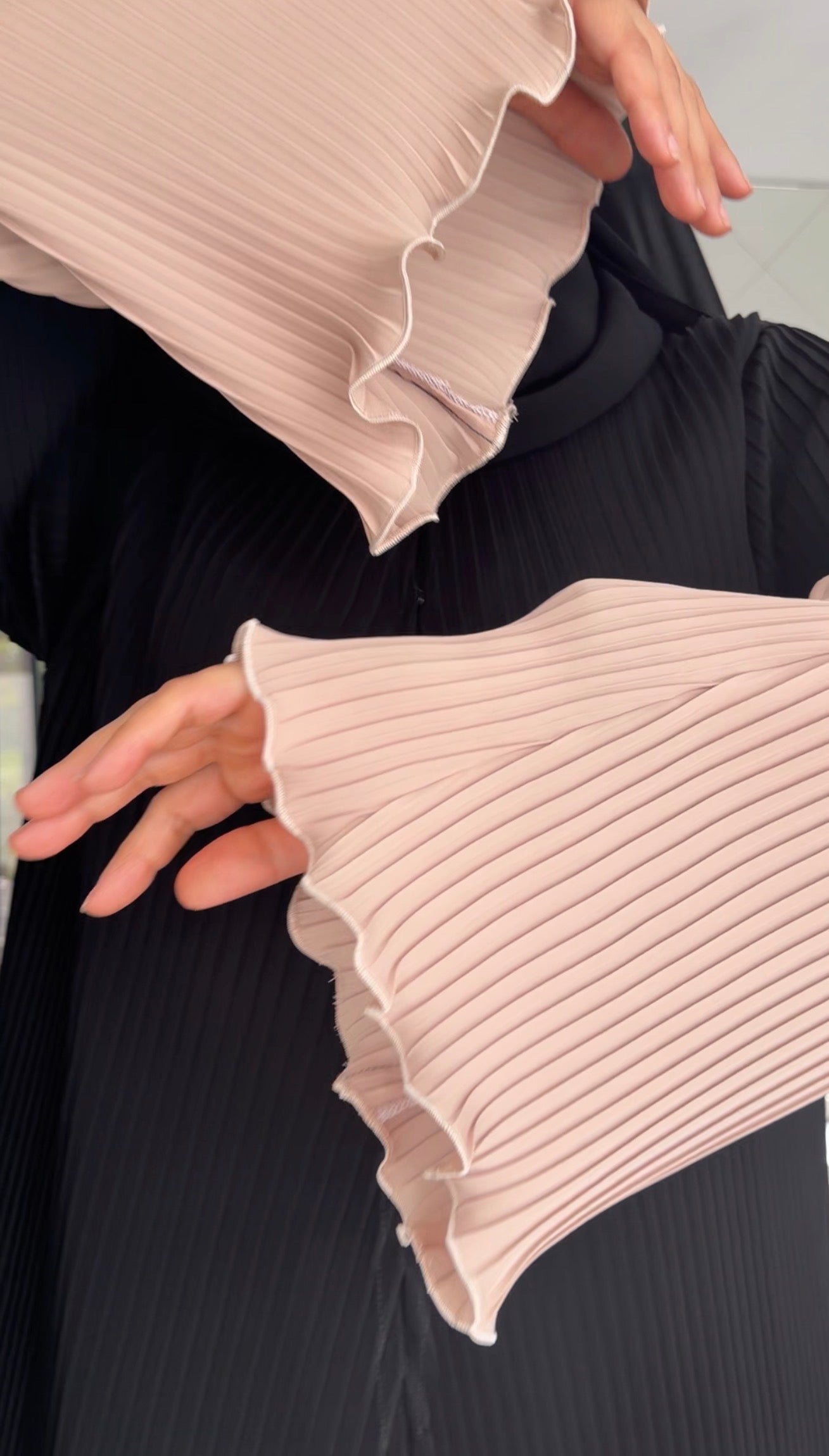 Black and beige pleat abayah