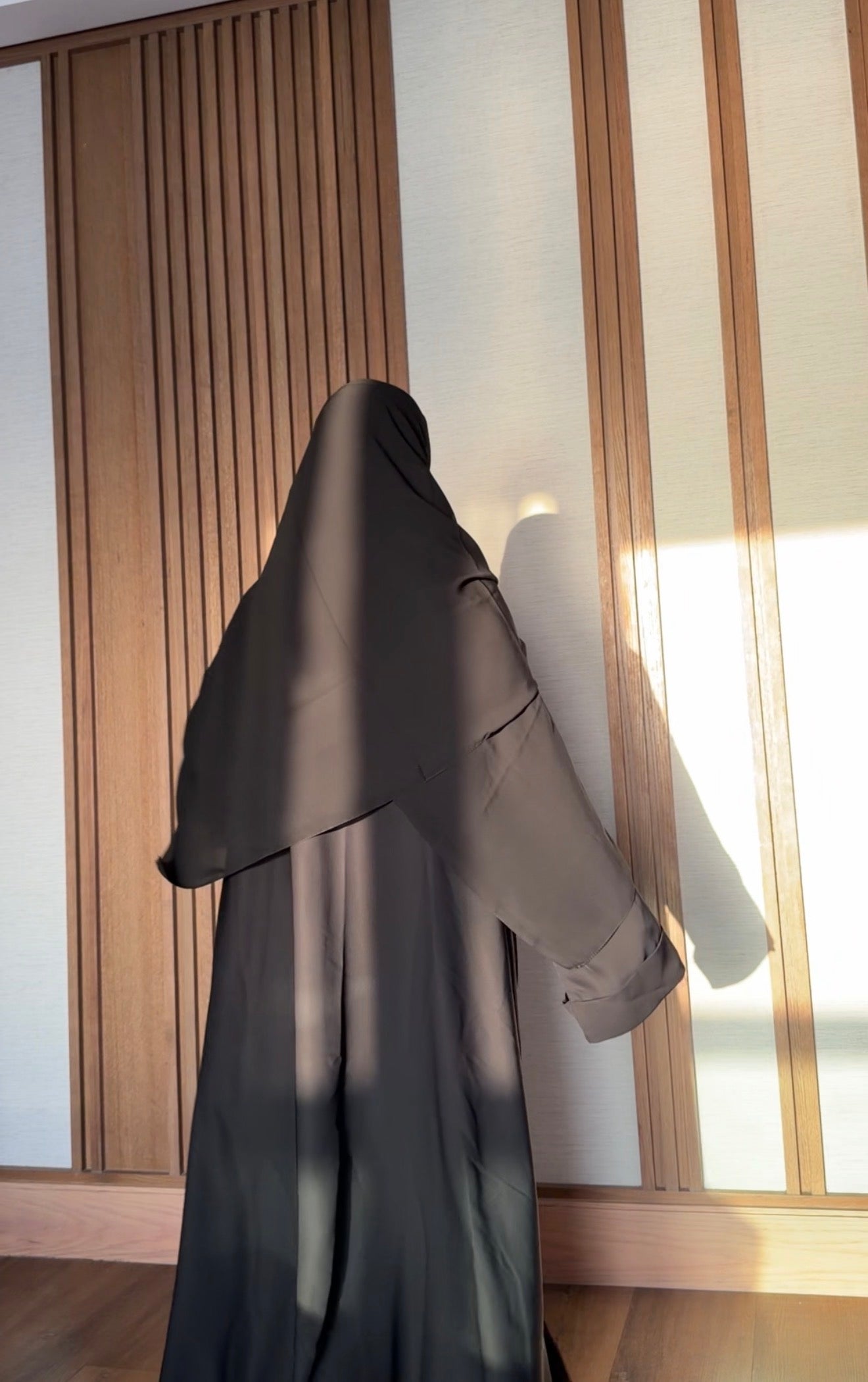 Black pleat abayah