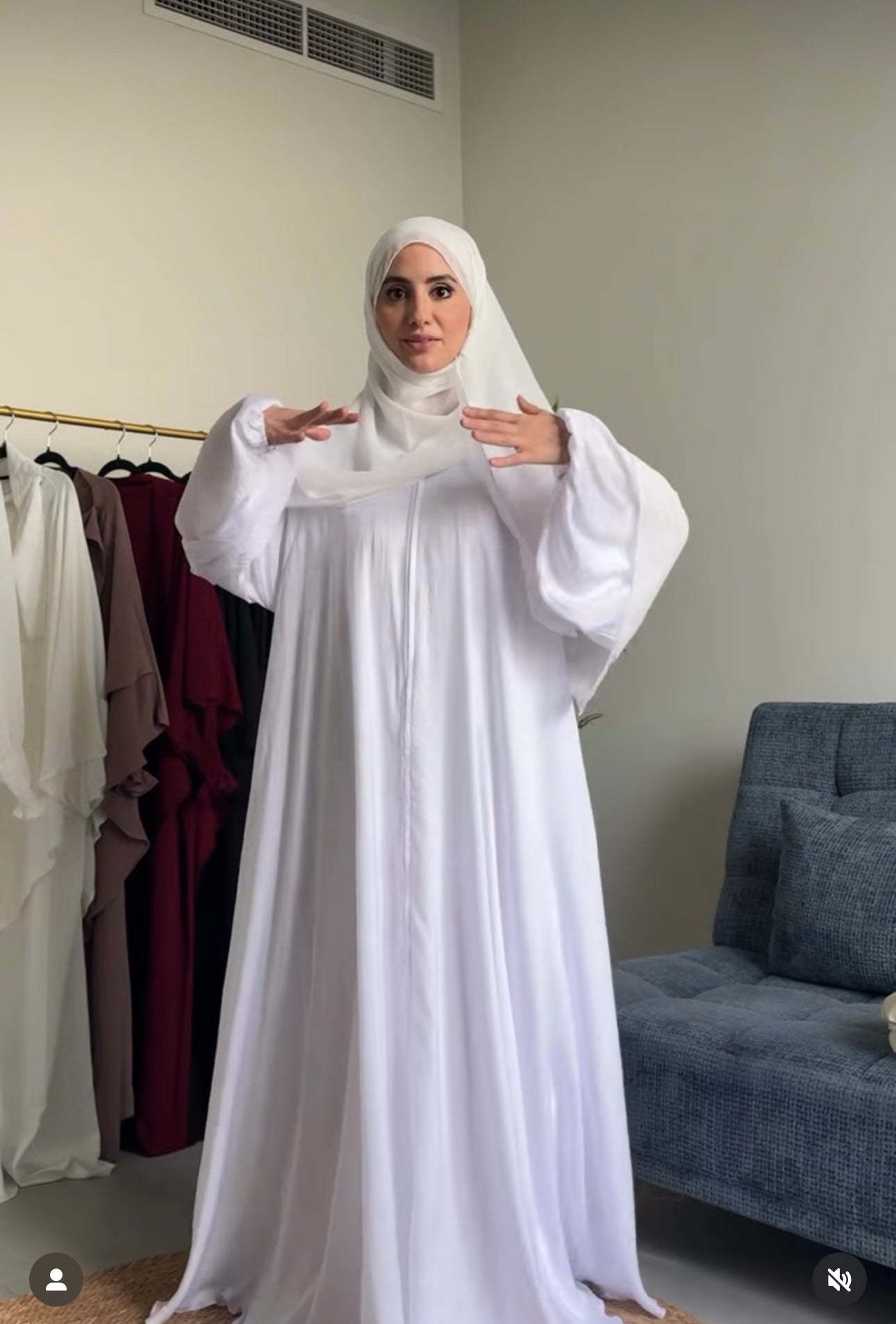 White flow abayah with hijab for umrah or haj