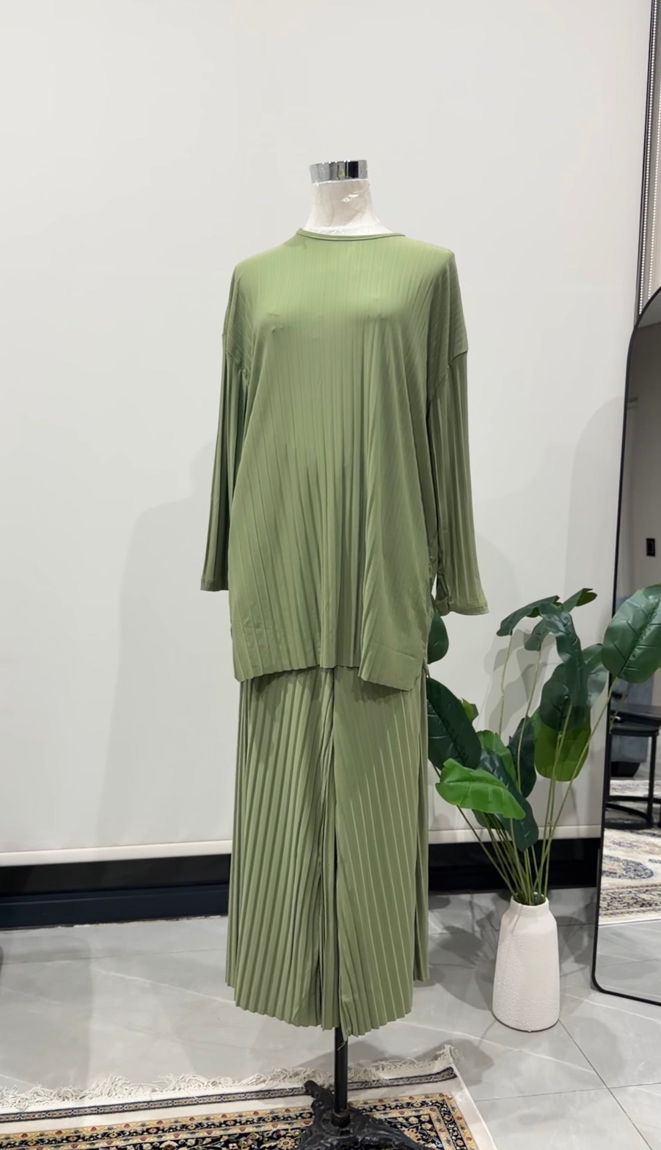 Light Green Pleat Set