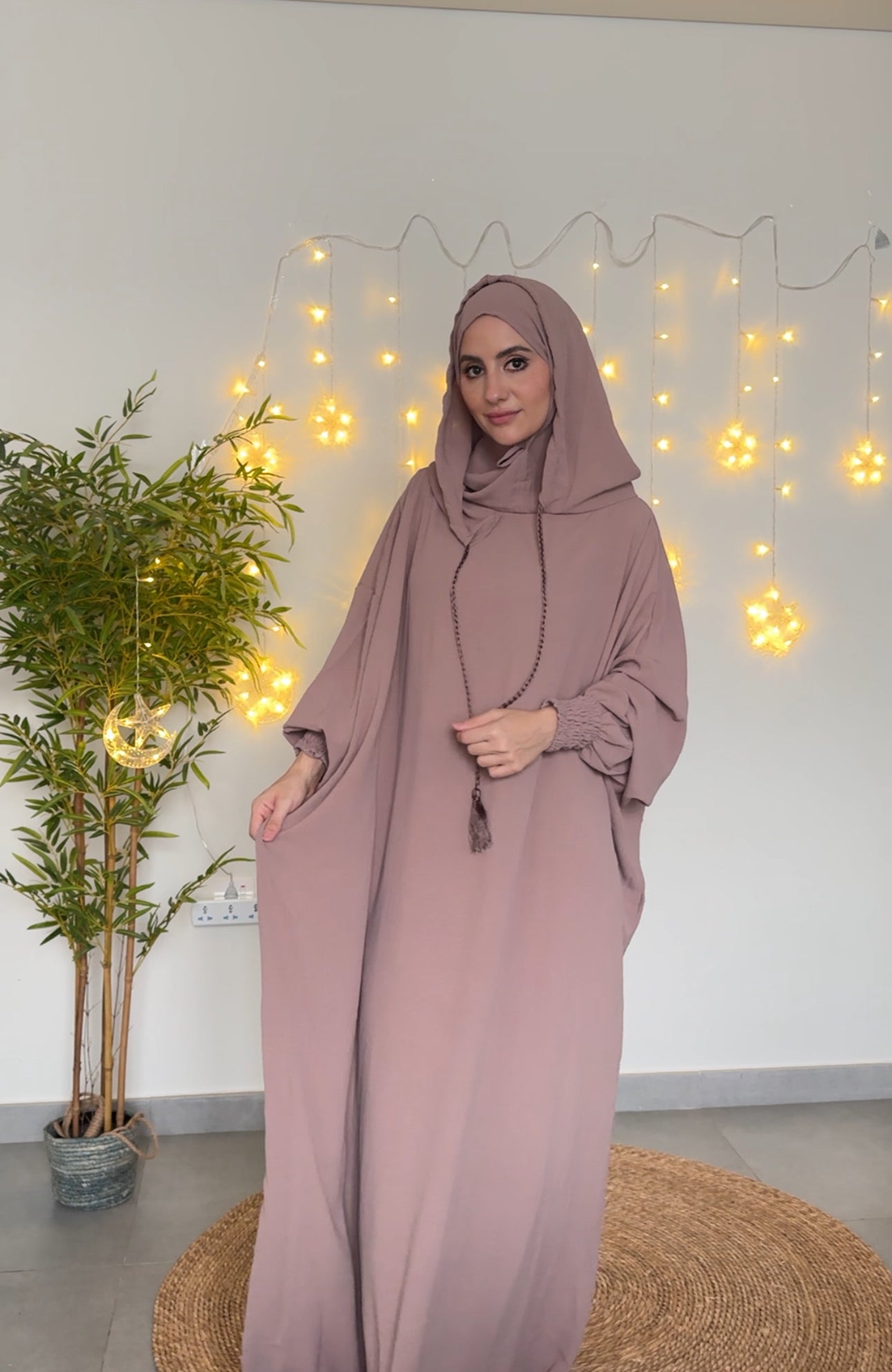 Dusty pink burqa with no dots