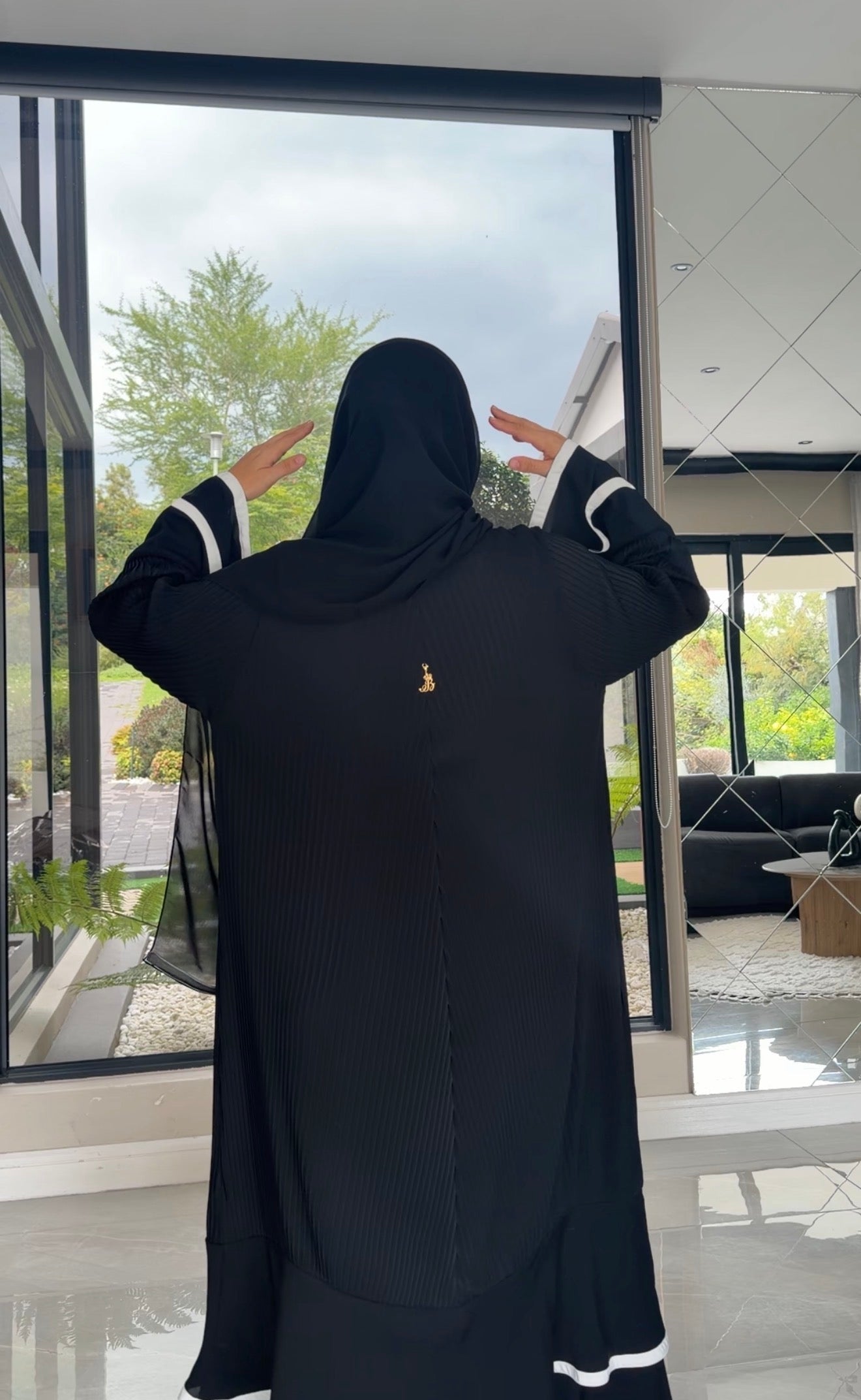 Black with white pleat abayah