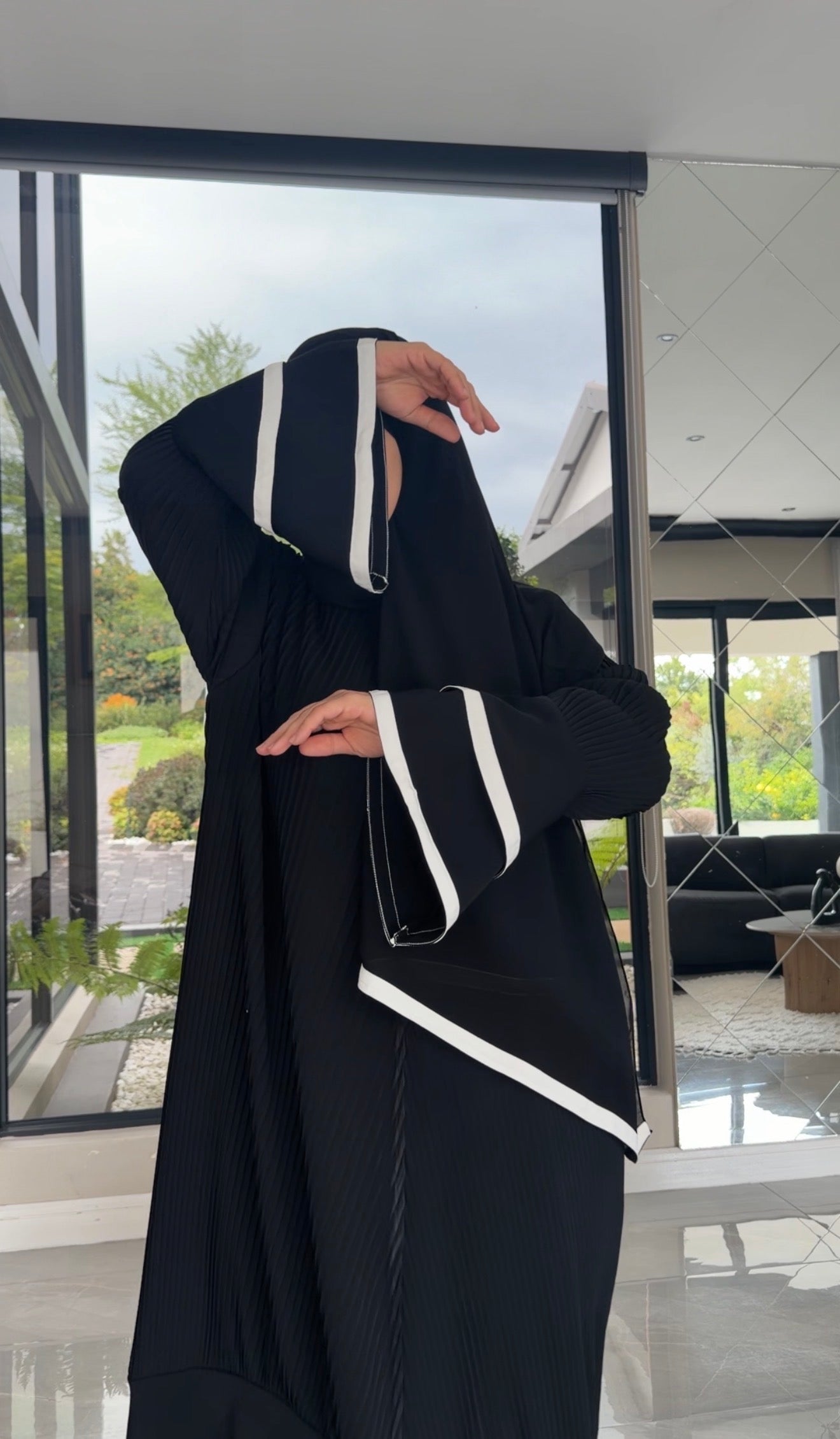 Black with white pleat abayah