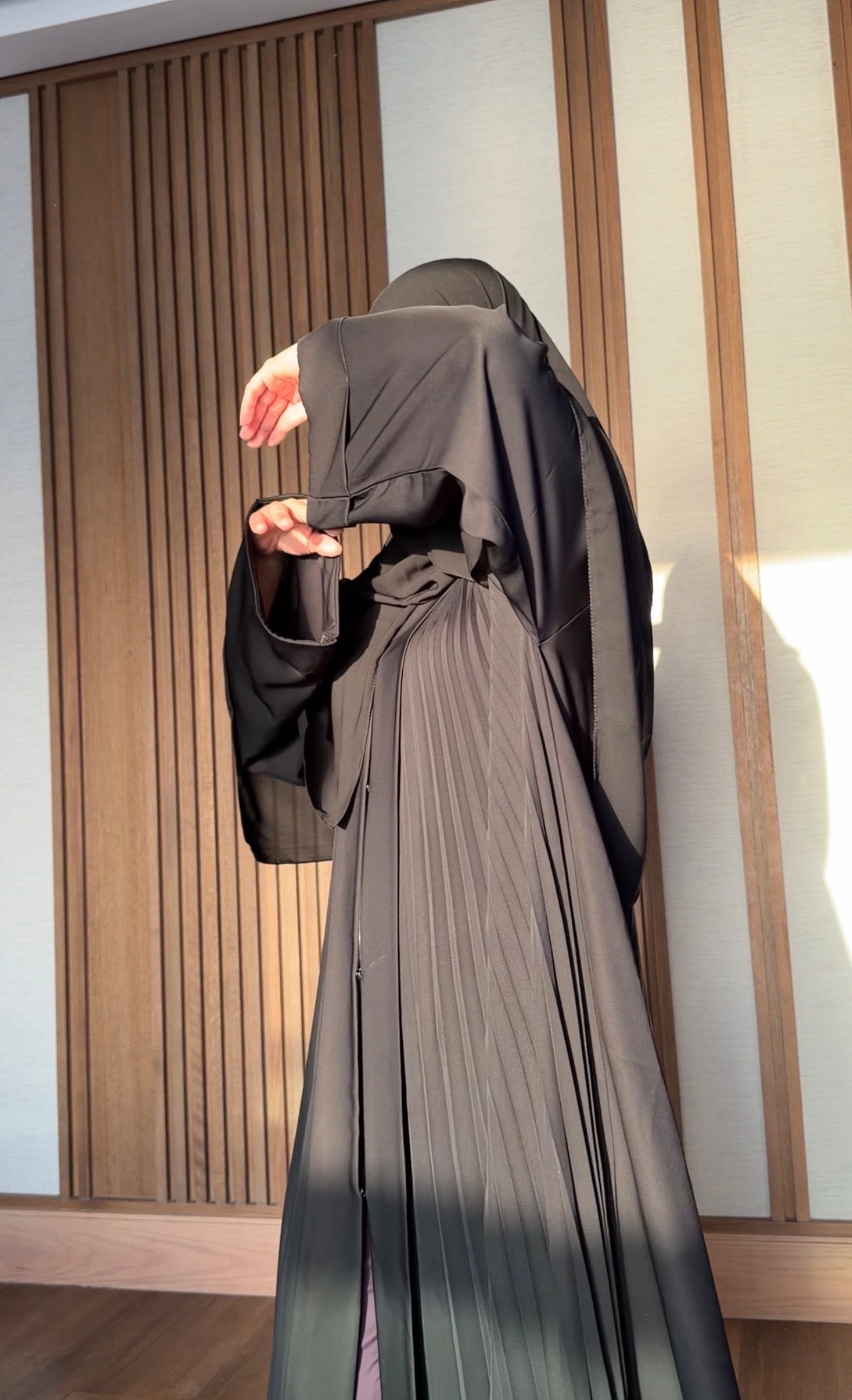 Black pleat abayah