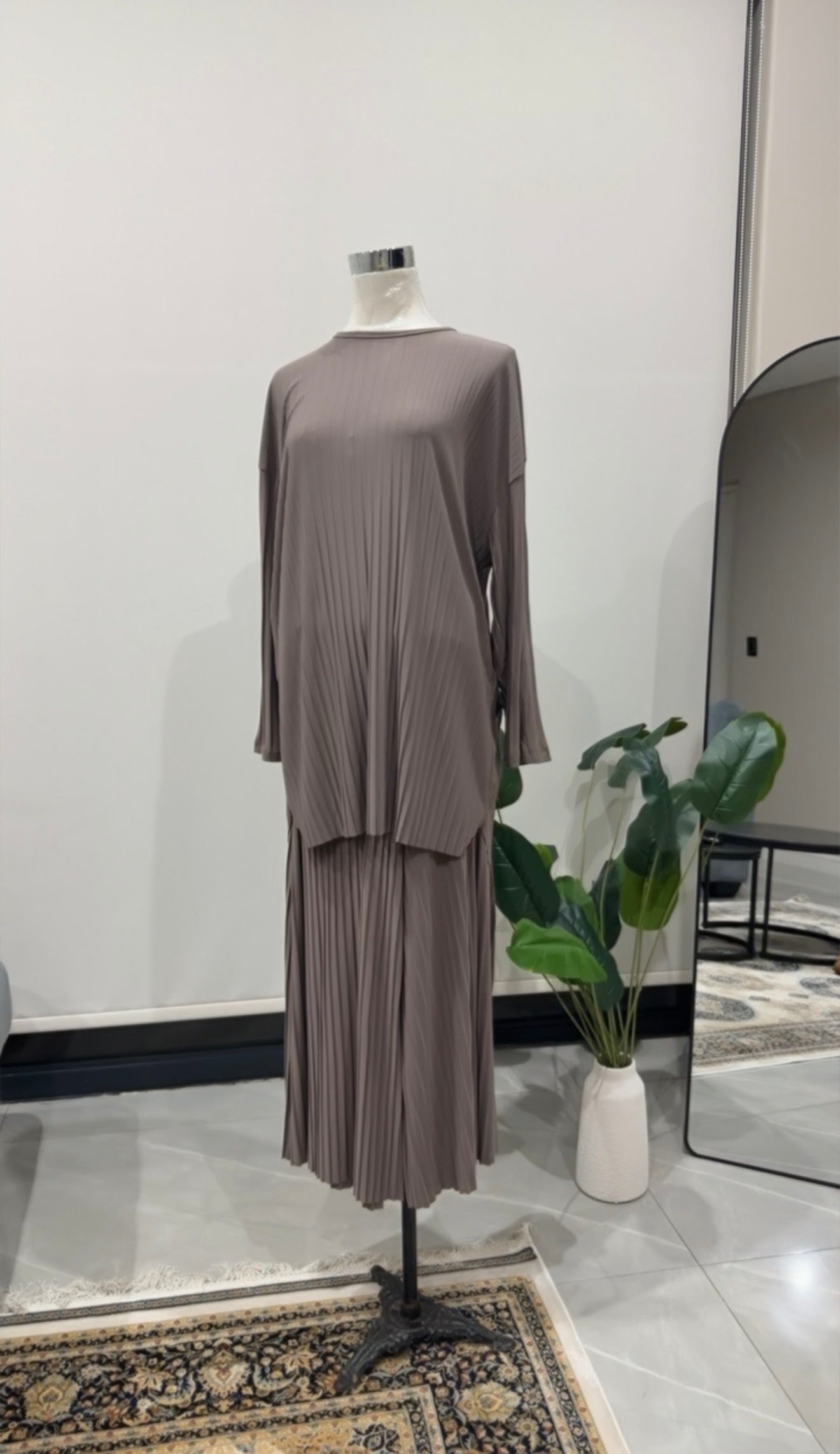 Neutral Light Brown Pleat Set