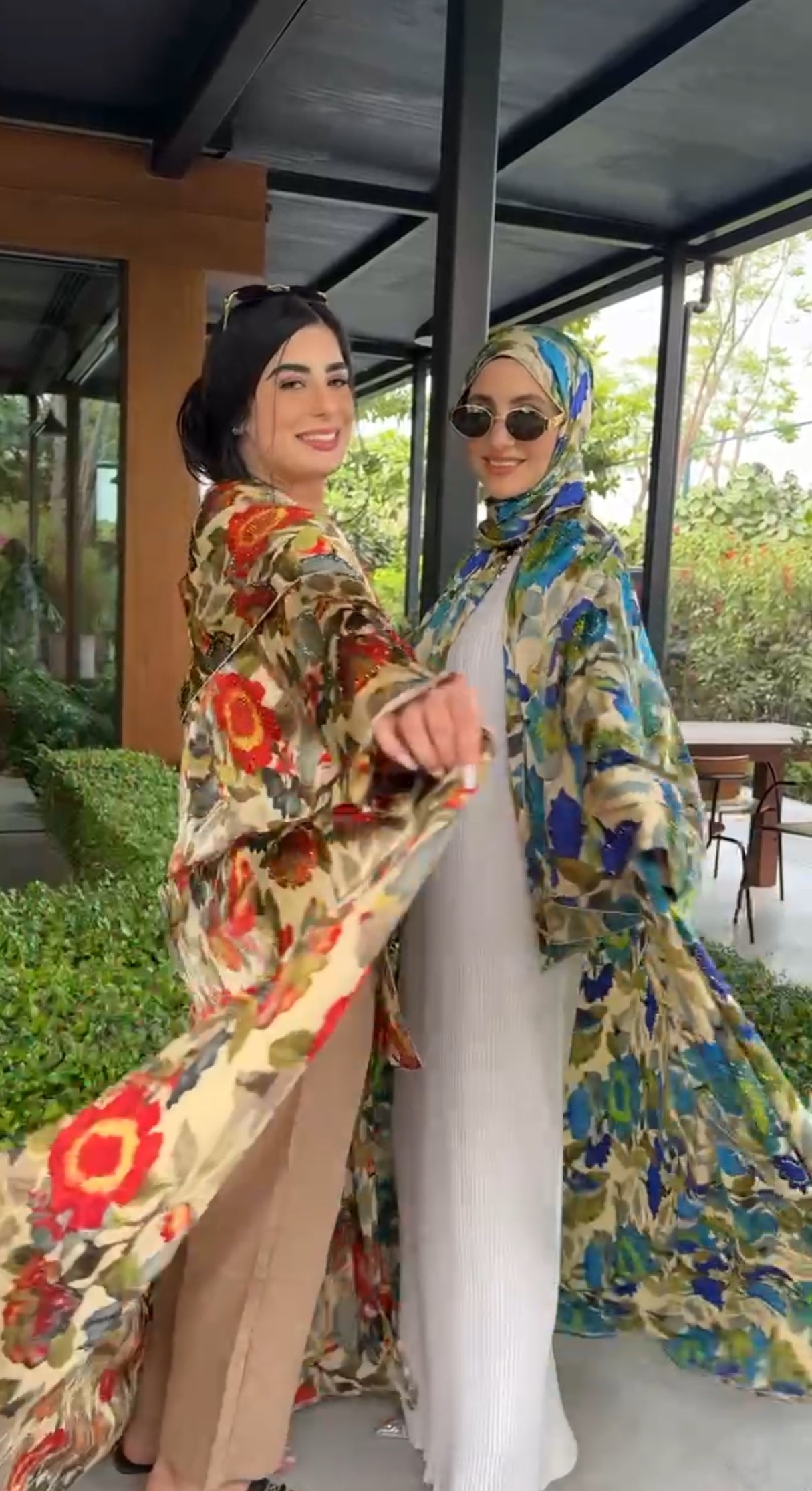 Red 🌹 floral Abayah with matching scarf