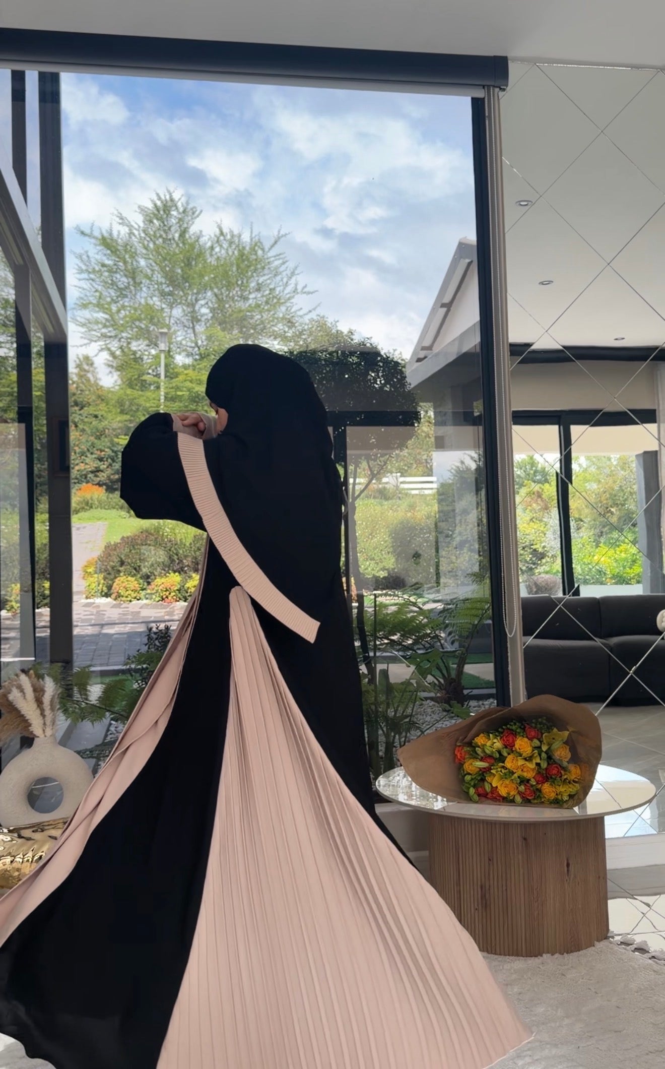 Black and beige pleat flow abayah