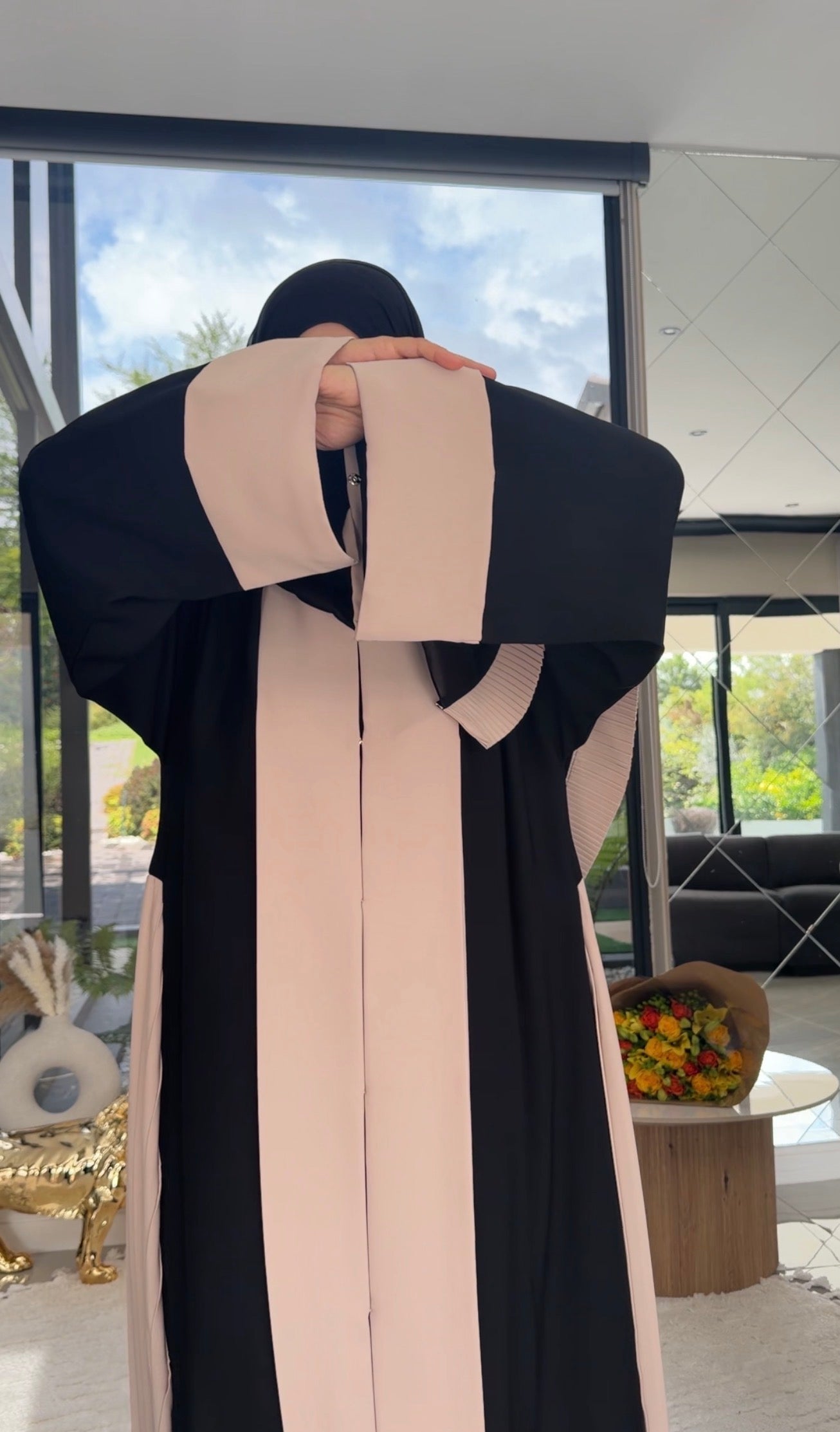 Black and beige pleat flow abayah