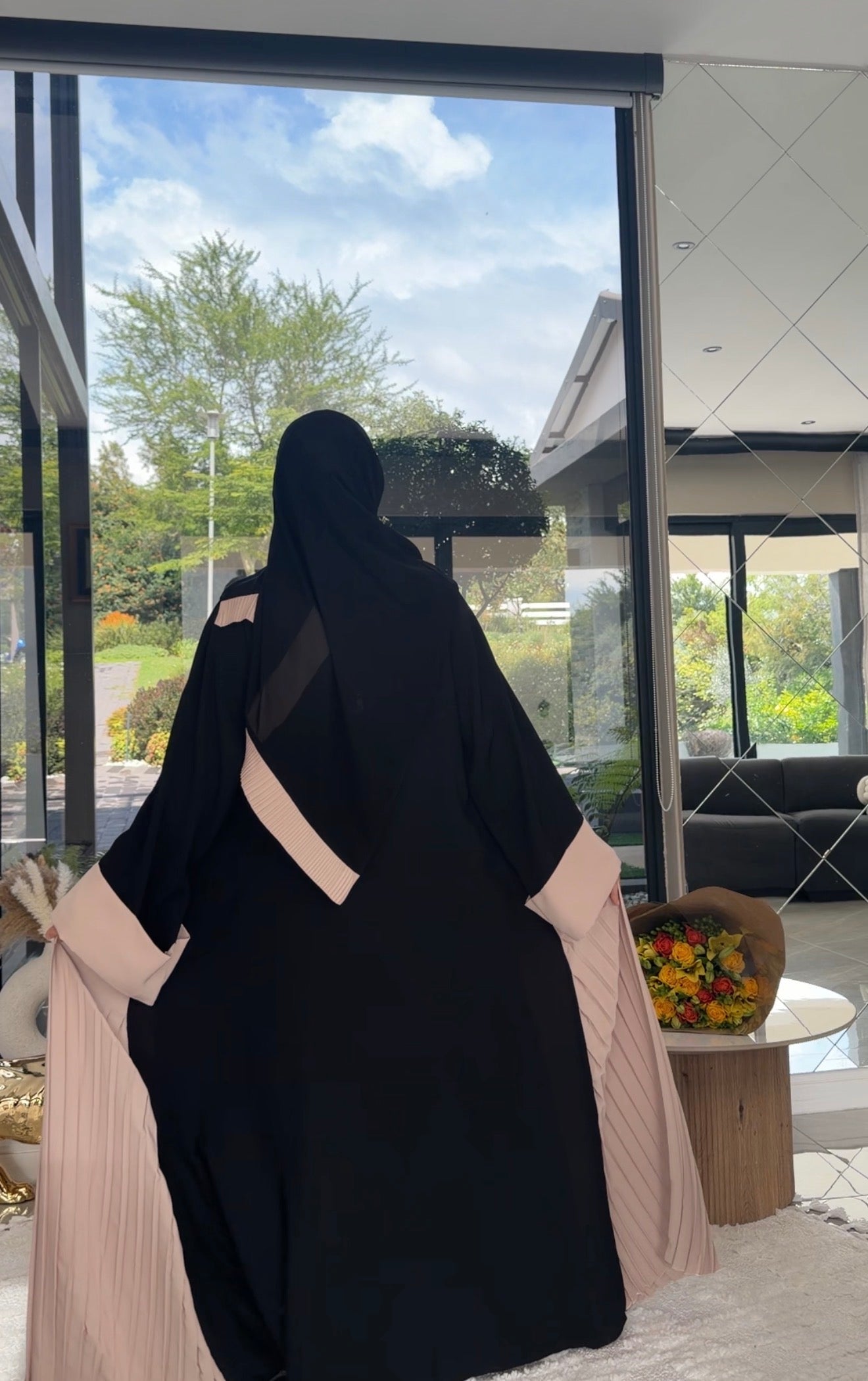 Black and beige pleat flow abayah