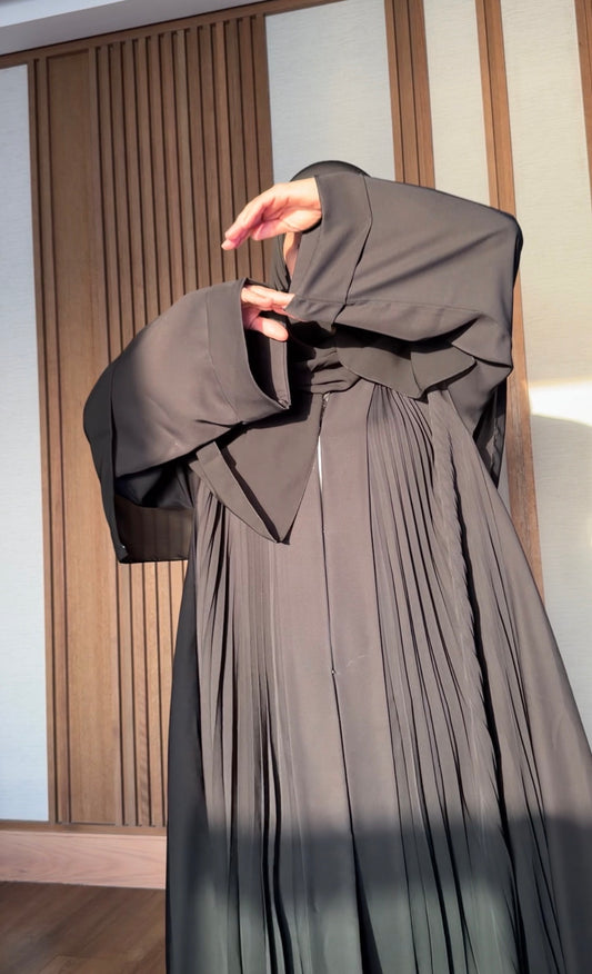 Black pleat abayah