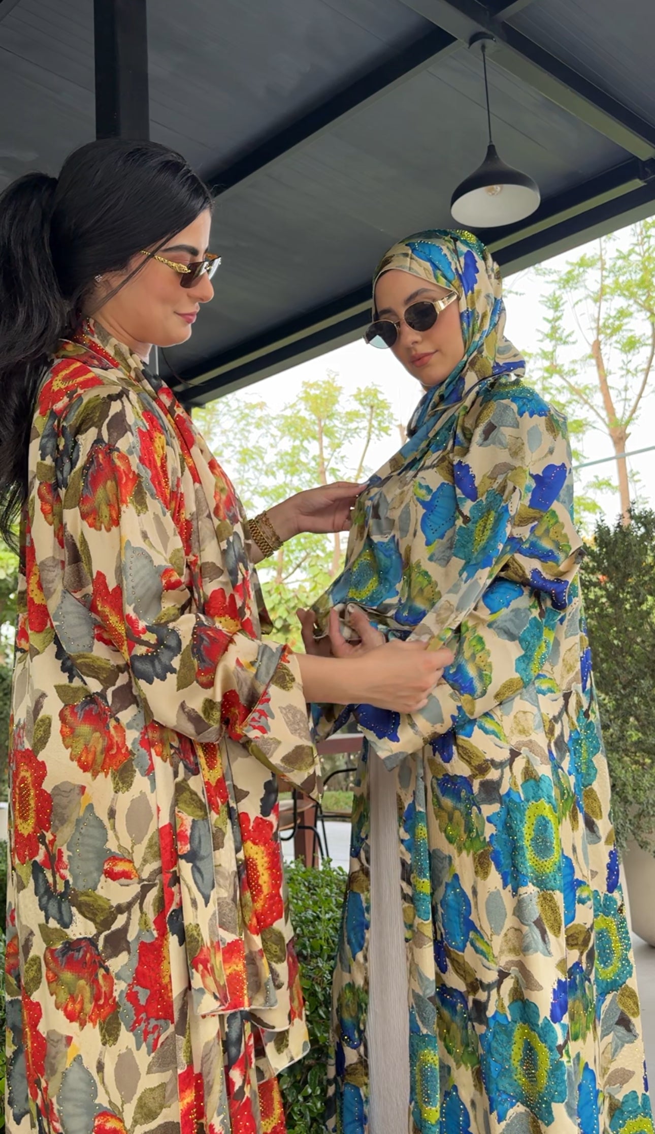 Red 🌹 floral Abayah with matching scarf