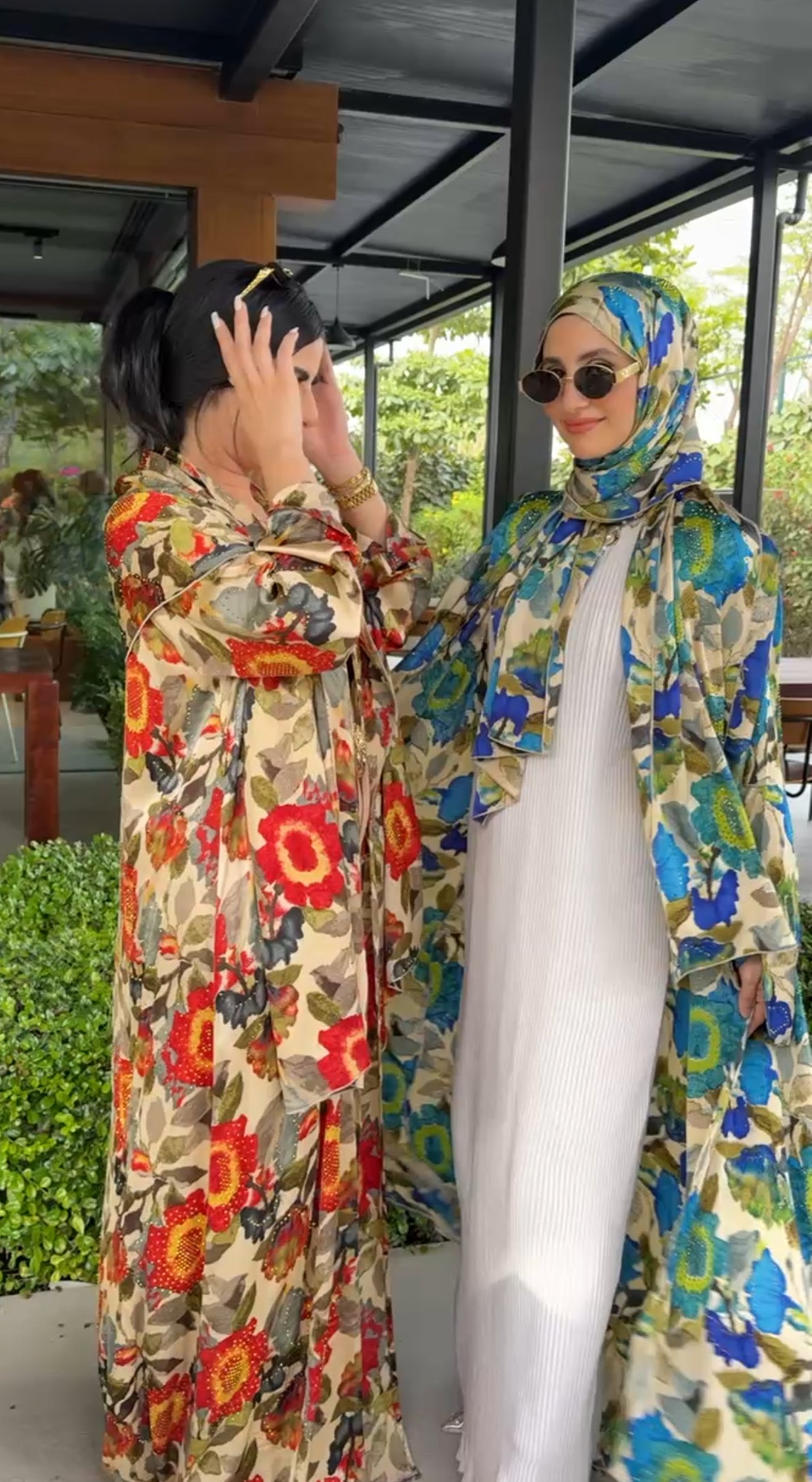 Red 🌹 floral Abayah with matching scarf
