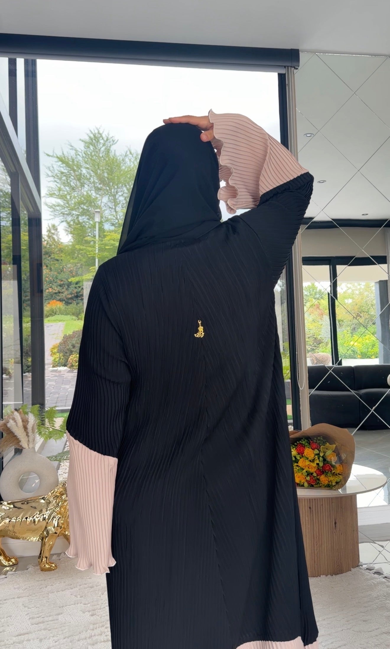 Black and beige pleat abayah