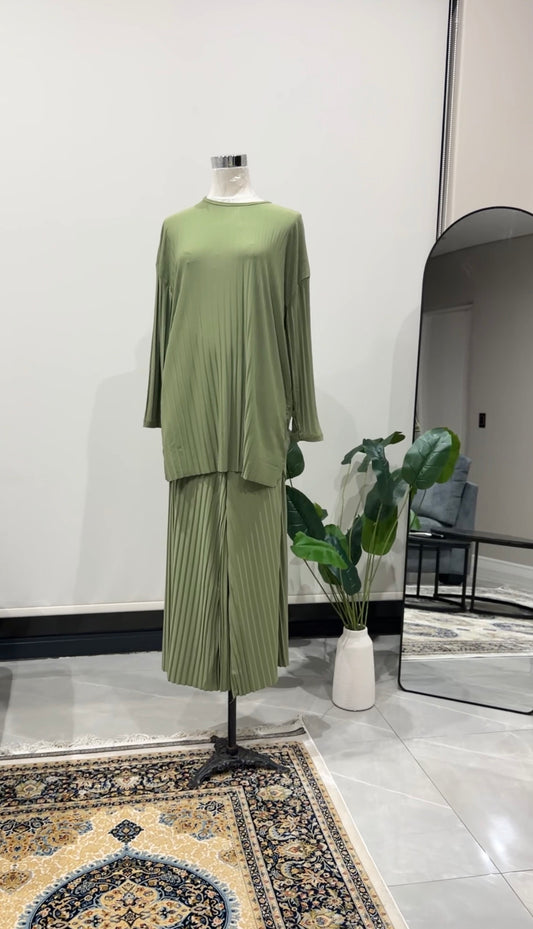 Light Green Pleat Set