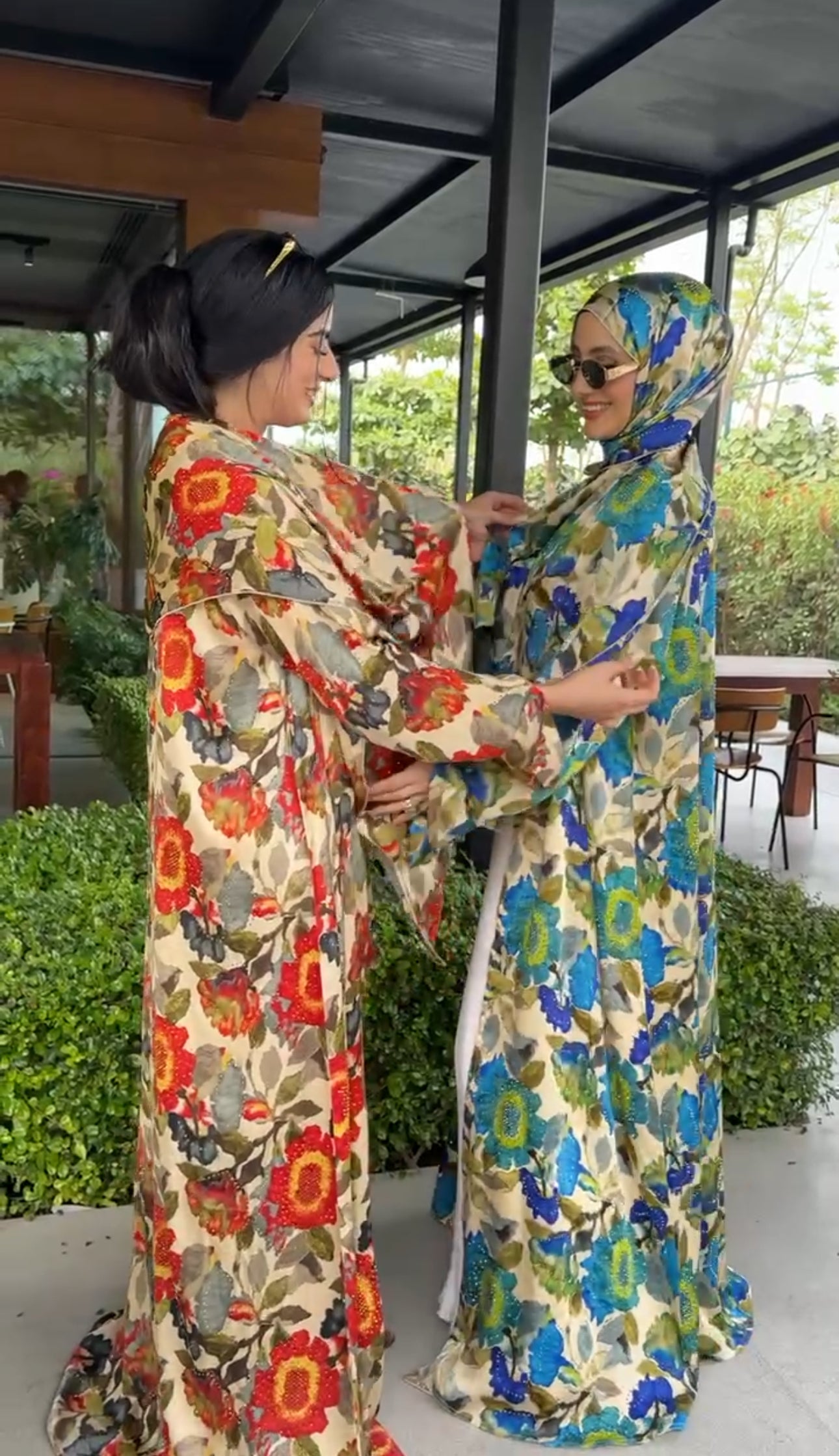 Red 🌹 floral Abayah with matching scarf