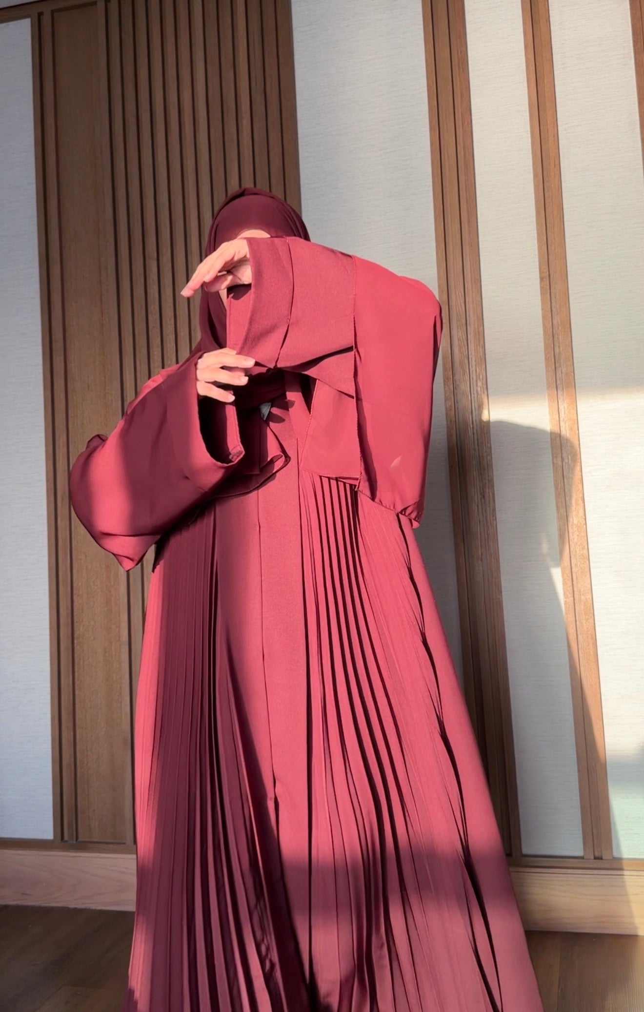 Maroon pleat abayah