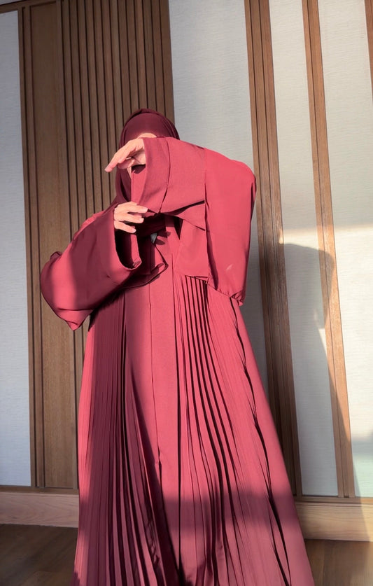 Maroon pleat abayah