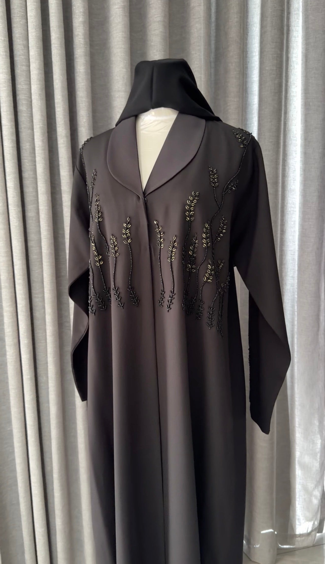 Black colar abayah with plant beadwork