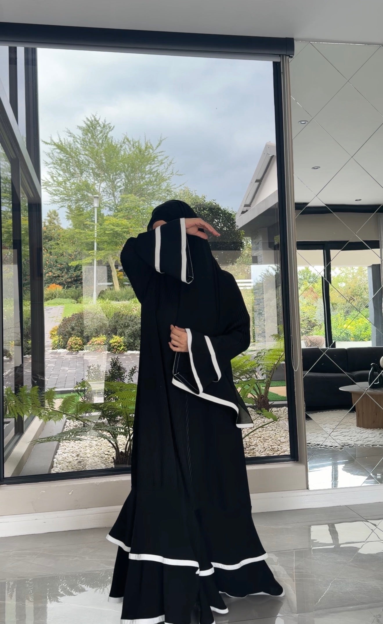 Black with white pleat abayah