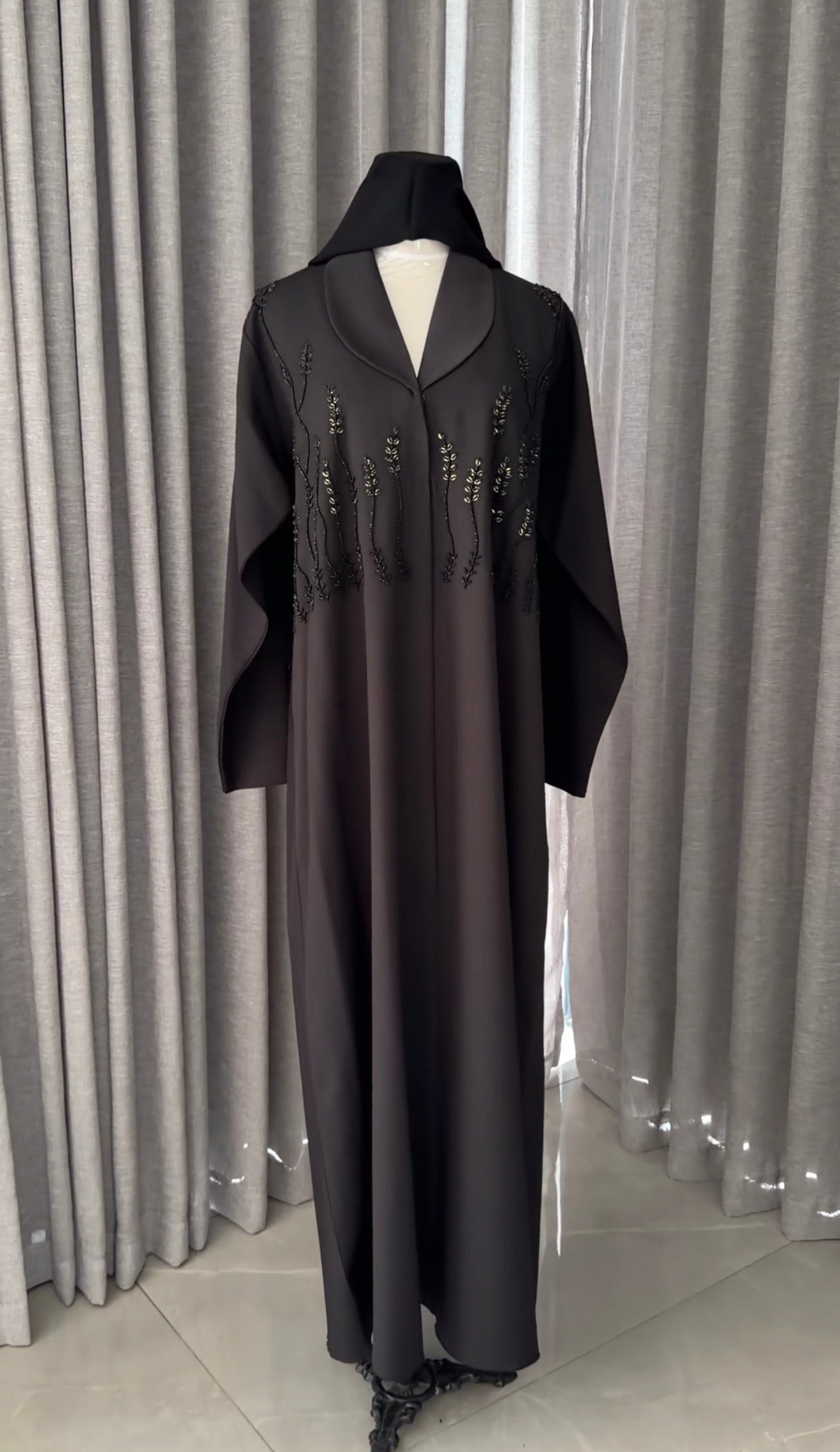 Black colar abayah with plant beadwork