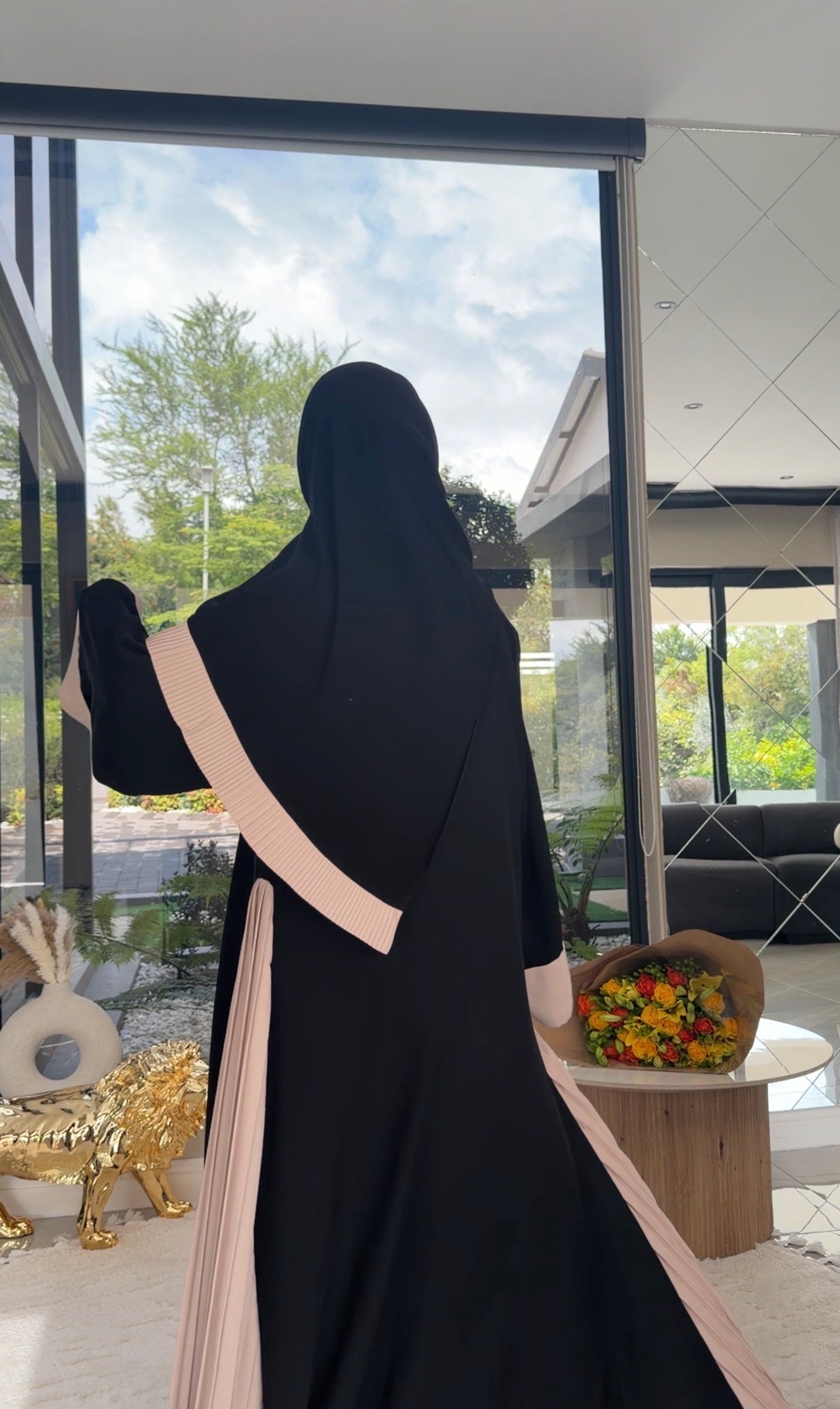 Black and beige pleat flow abayah