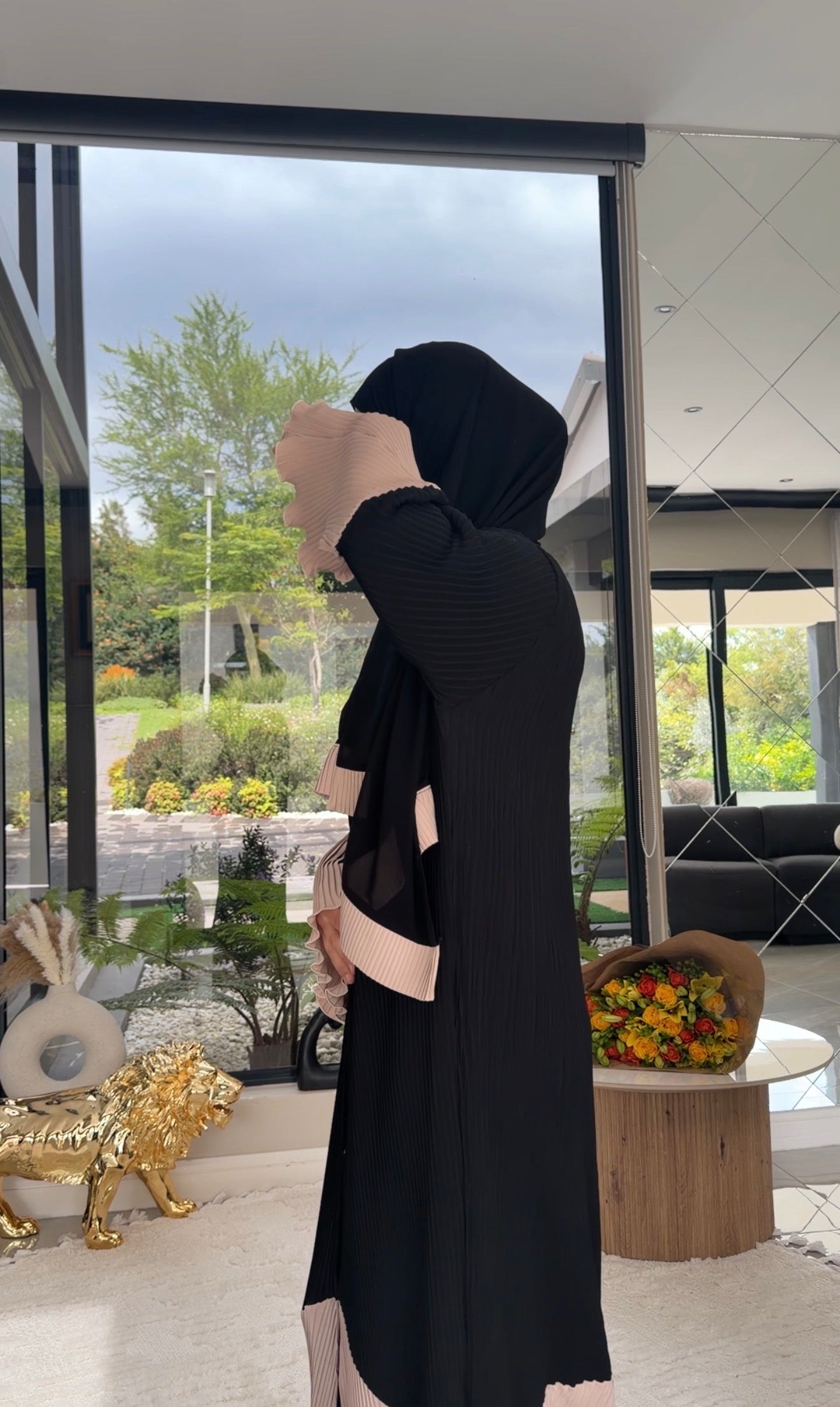 Black and beige pleat abayah