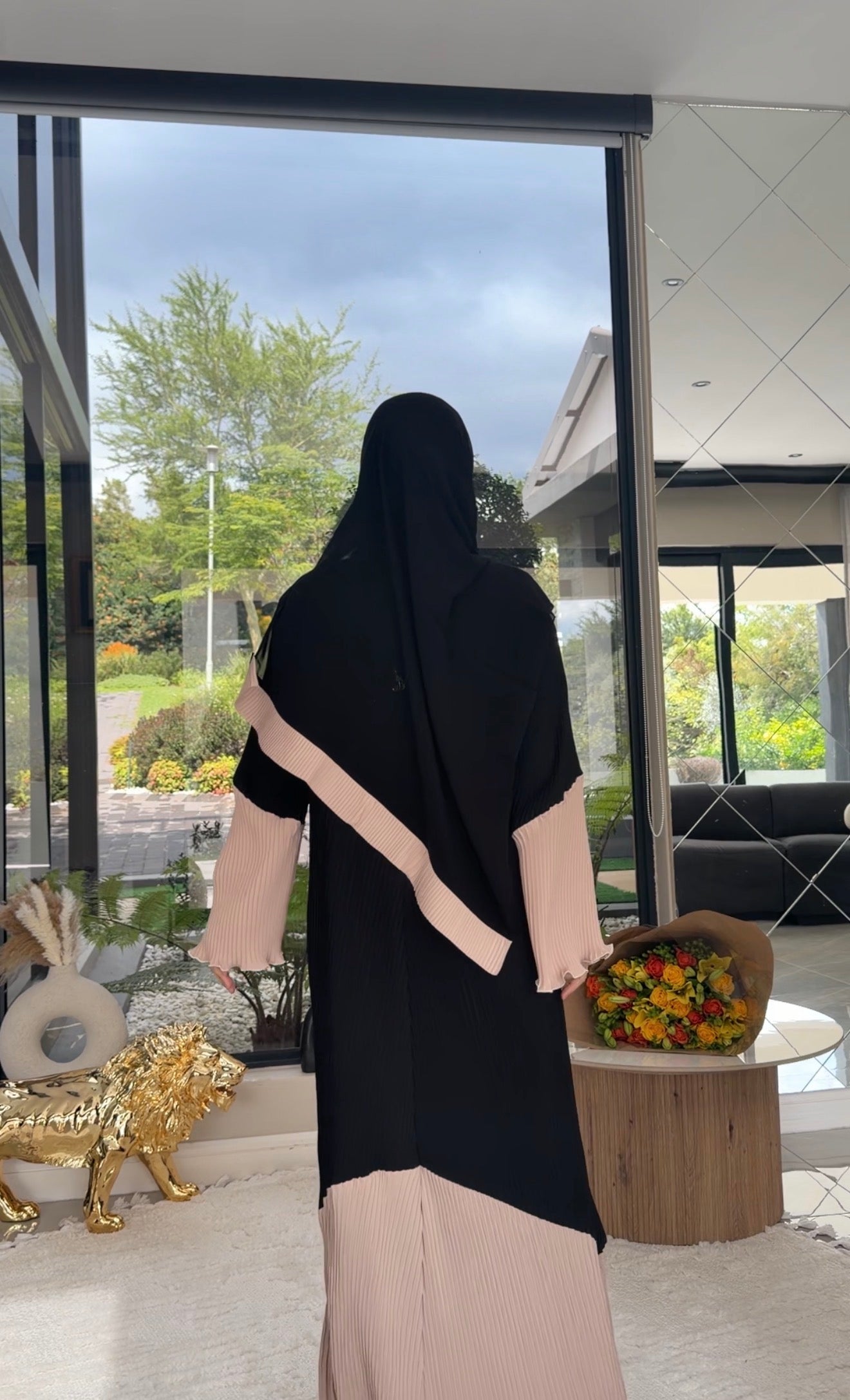 Black and beige pleat abayah