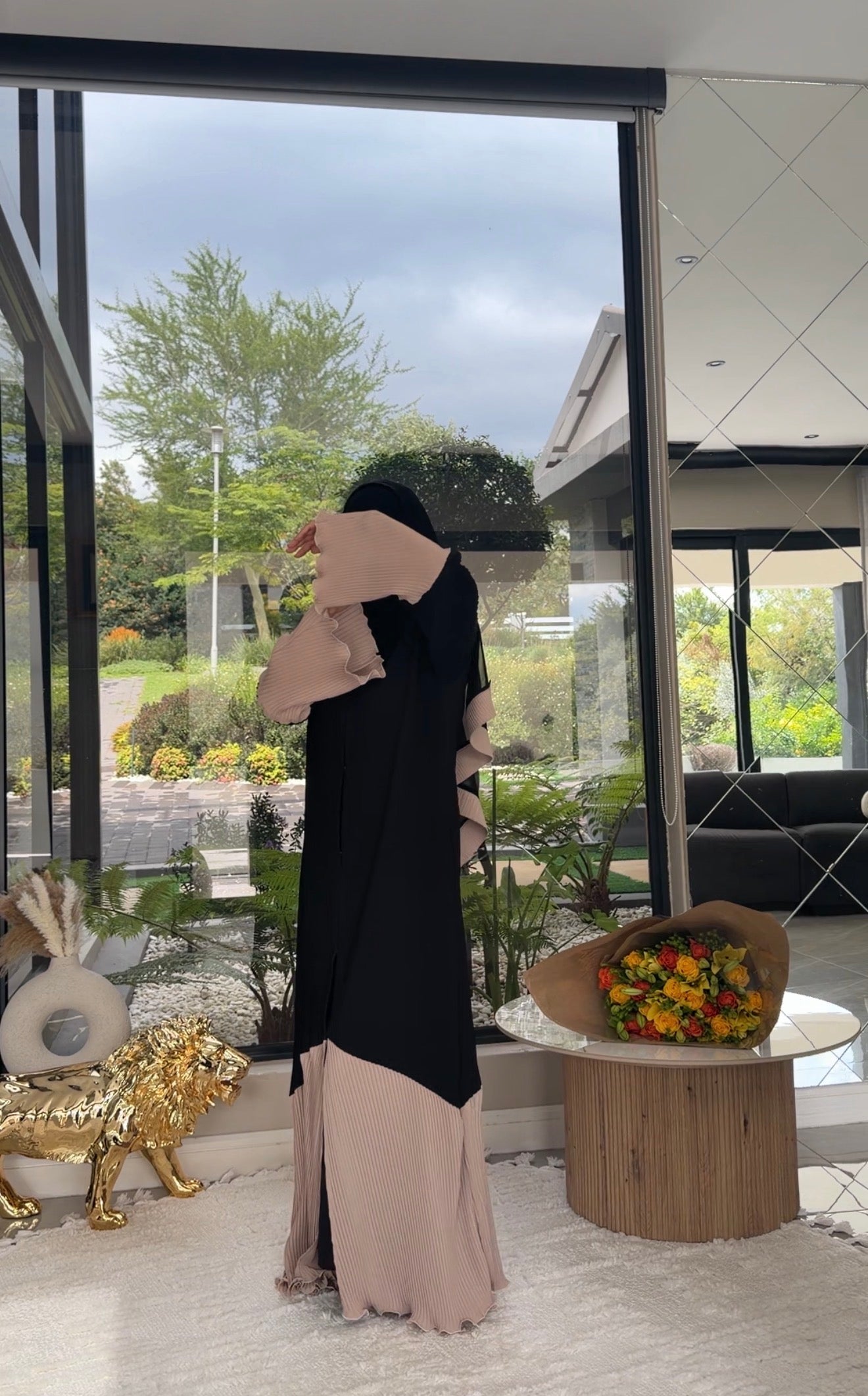 Black and beige pleat abayah