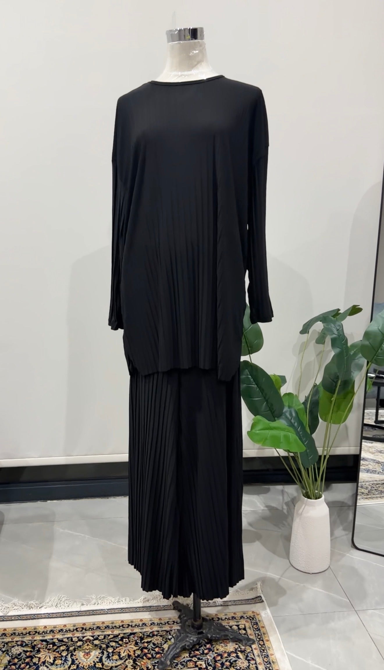 Black Pleat Set