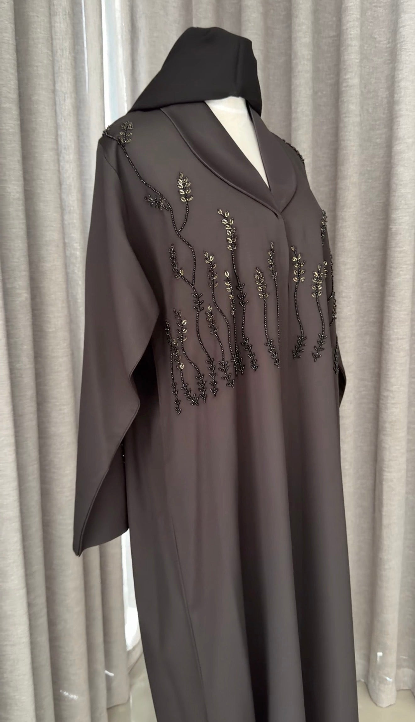 Black colar abayah with plant beadwork