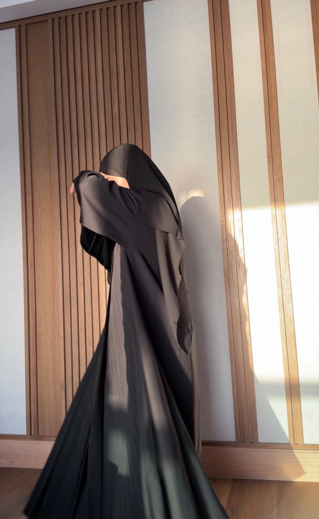Black pleat abayah