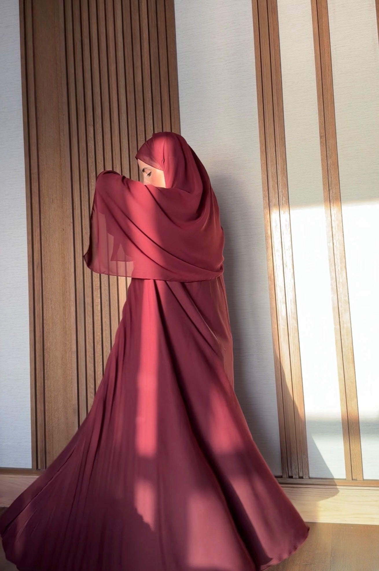 Maroon pleat abayah