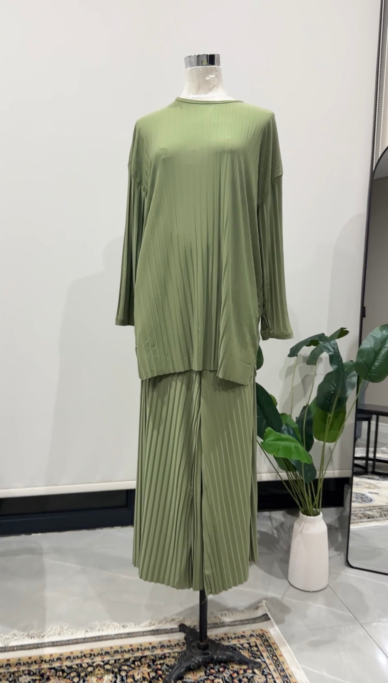 Light Green Pleat Set