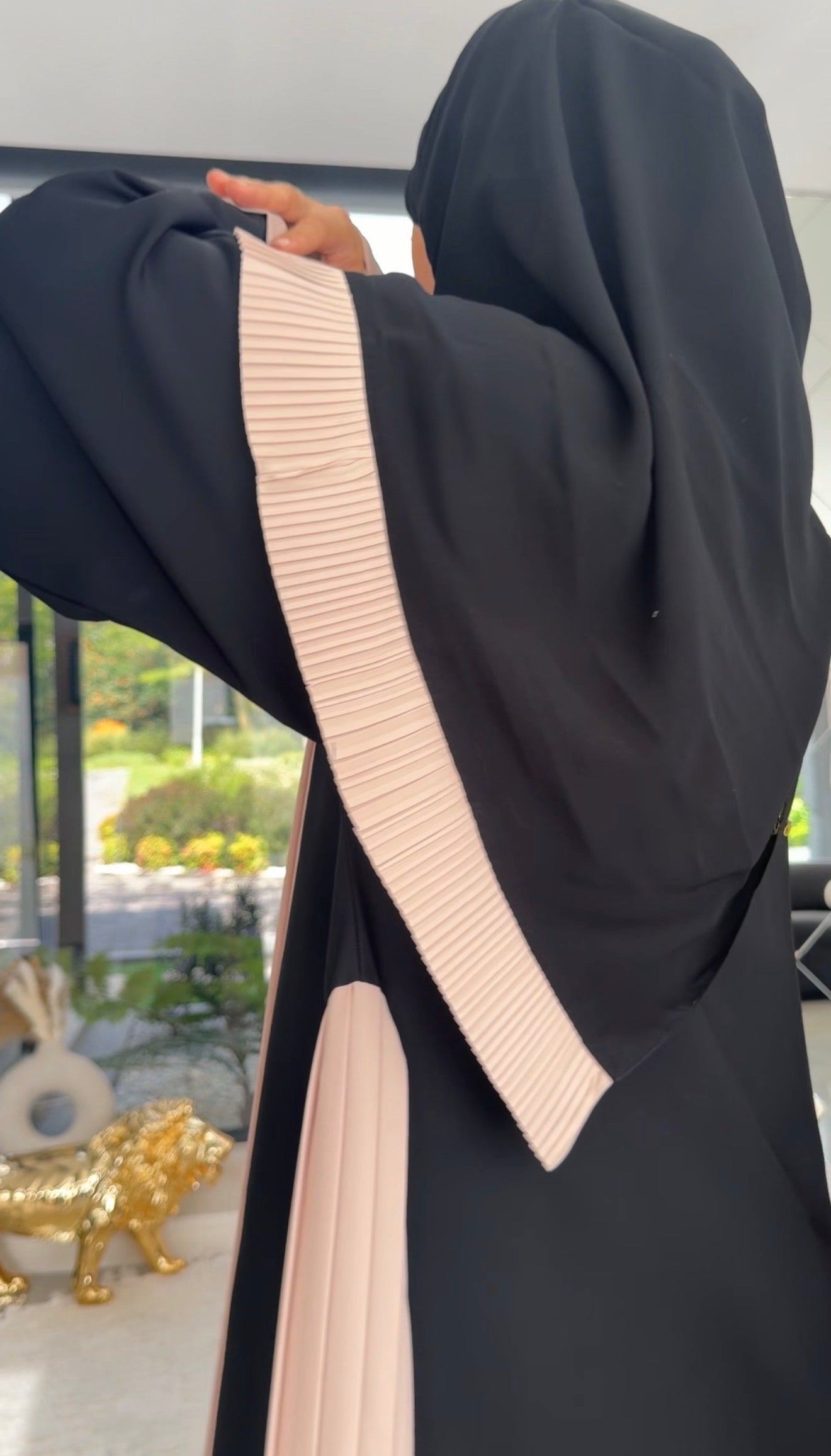 Black and beige pleat flow abayah