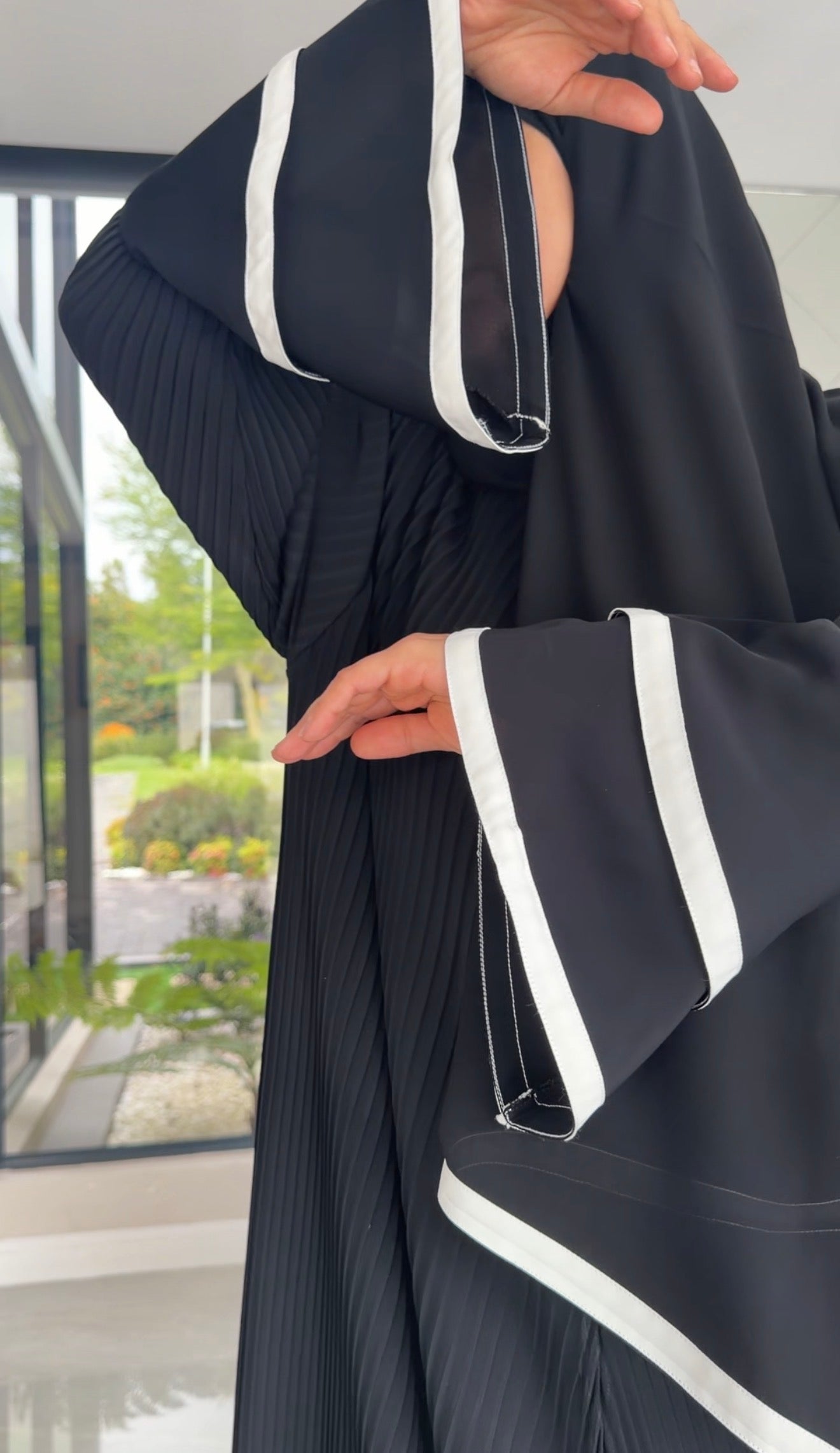Black with white pleat abayah