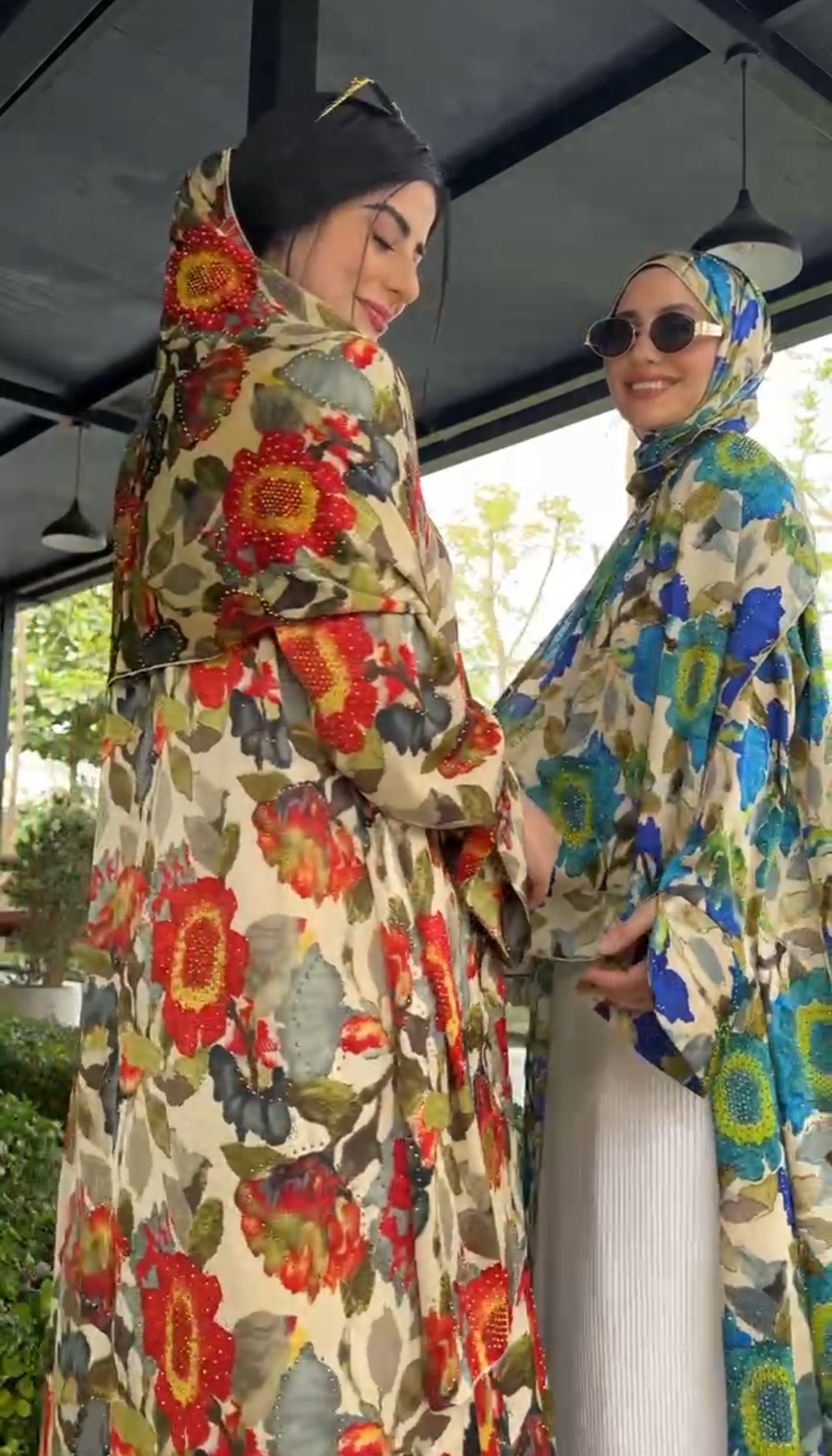 Red 🌹 floral Abayah with matching scarf