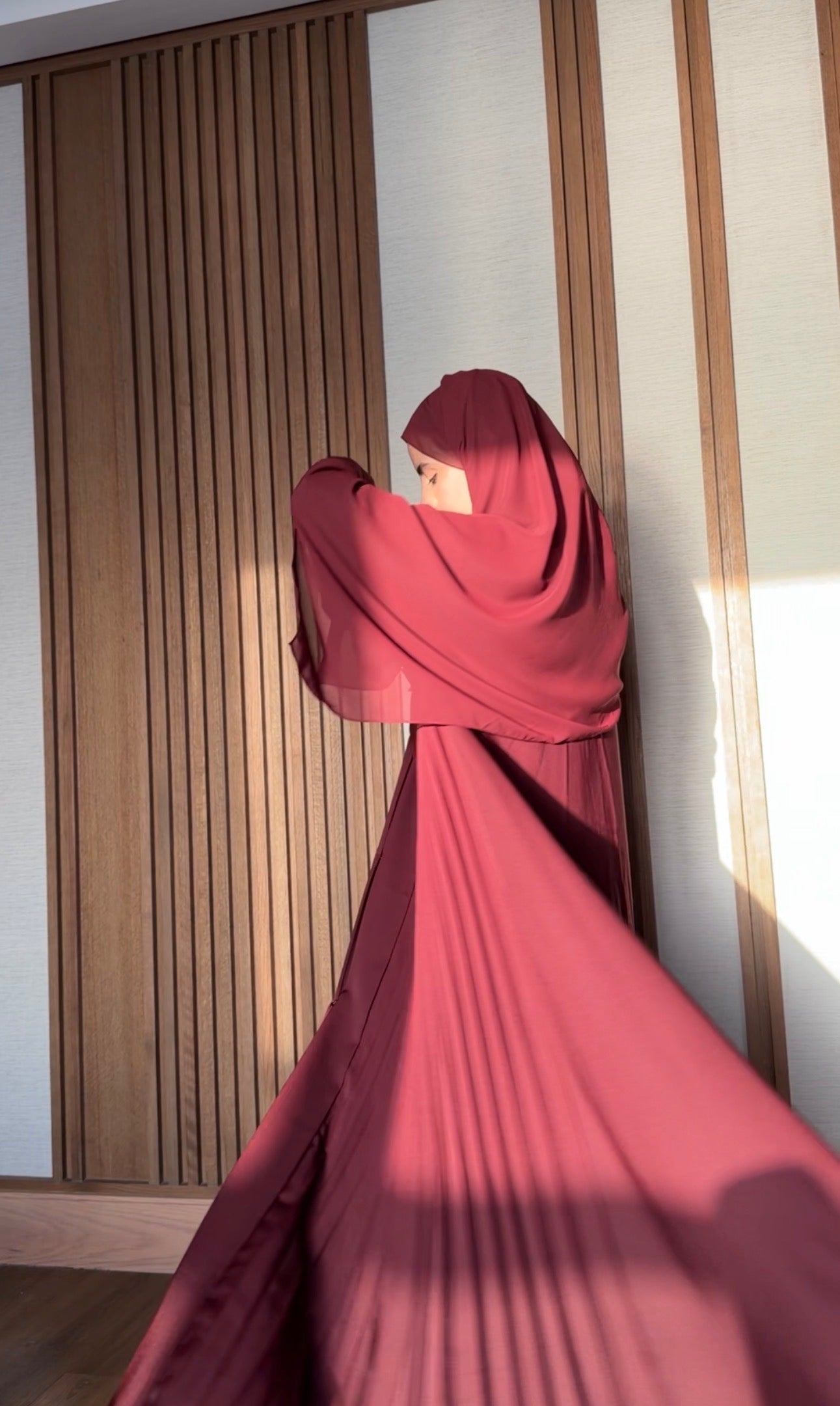 Maroon pleat abayah