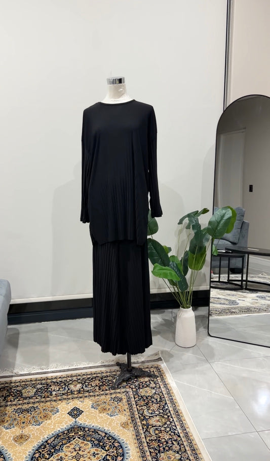Black Pleat Set