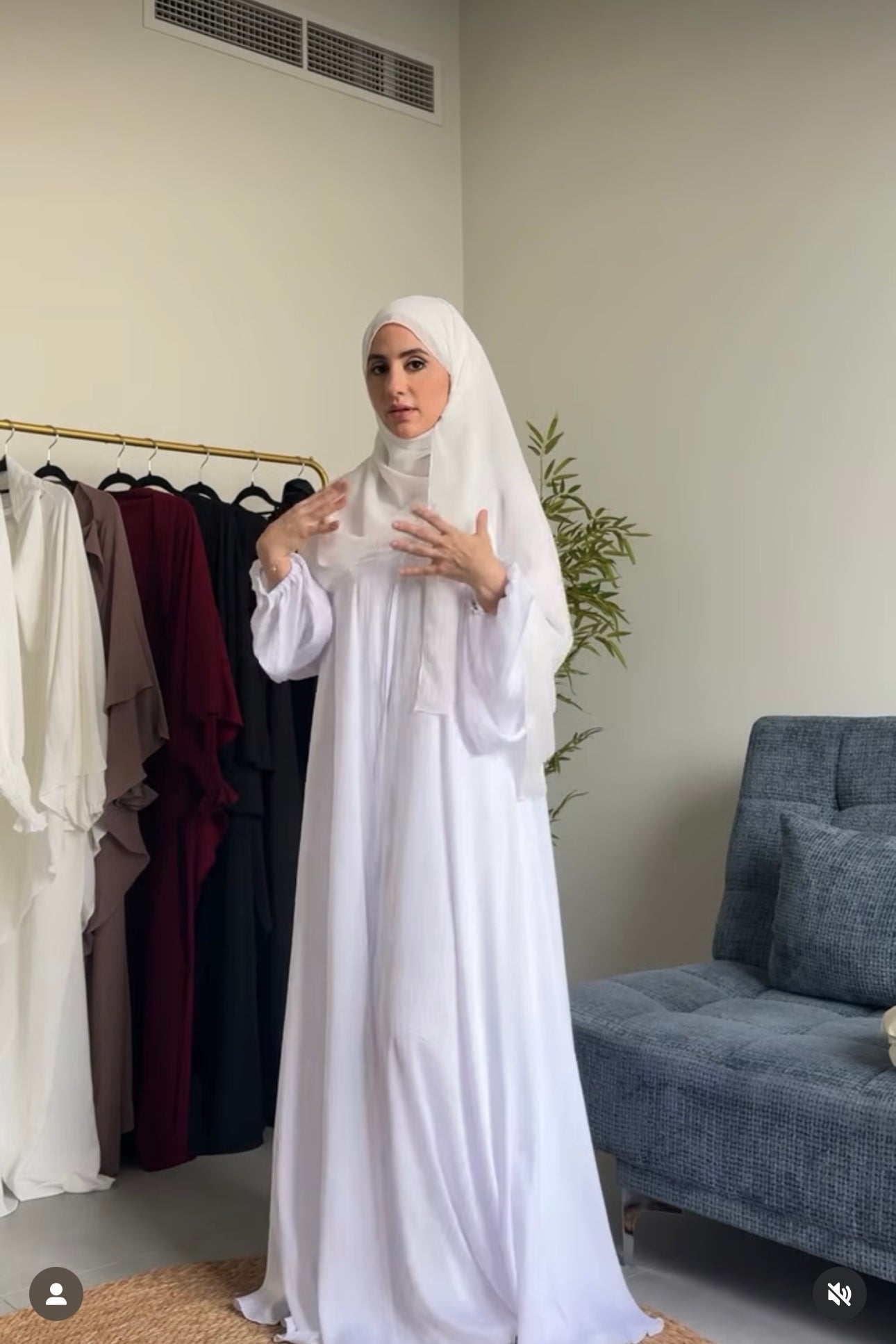 White flow abayah with hijab for umrah or haj