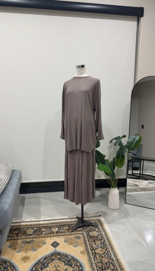 Neutral Light Brown Pleat Set